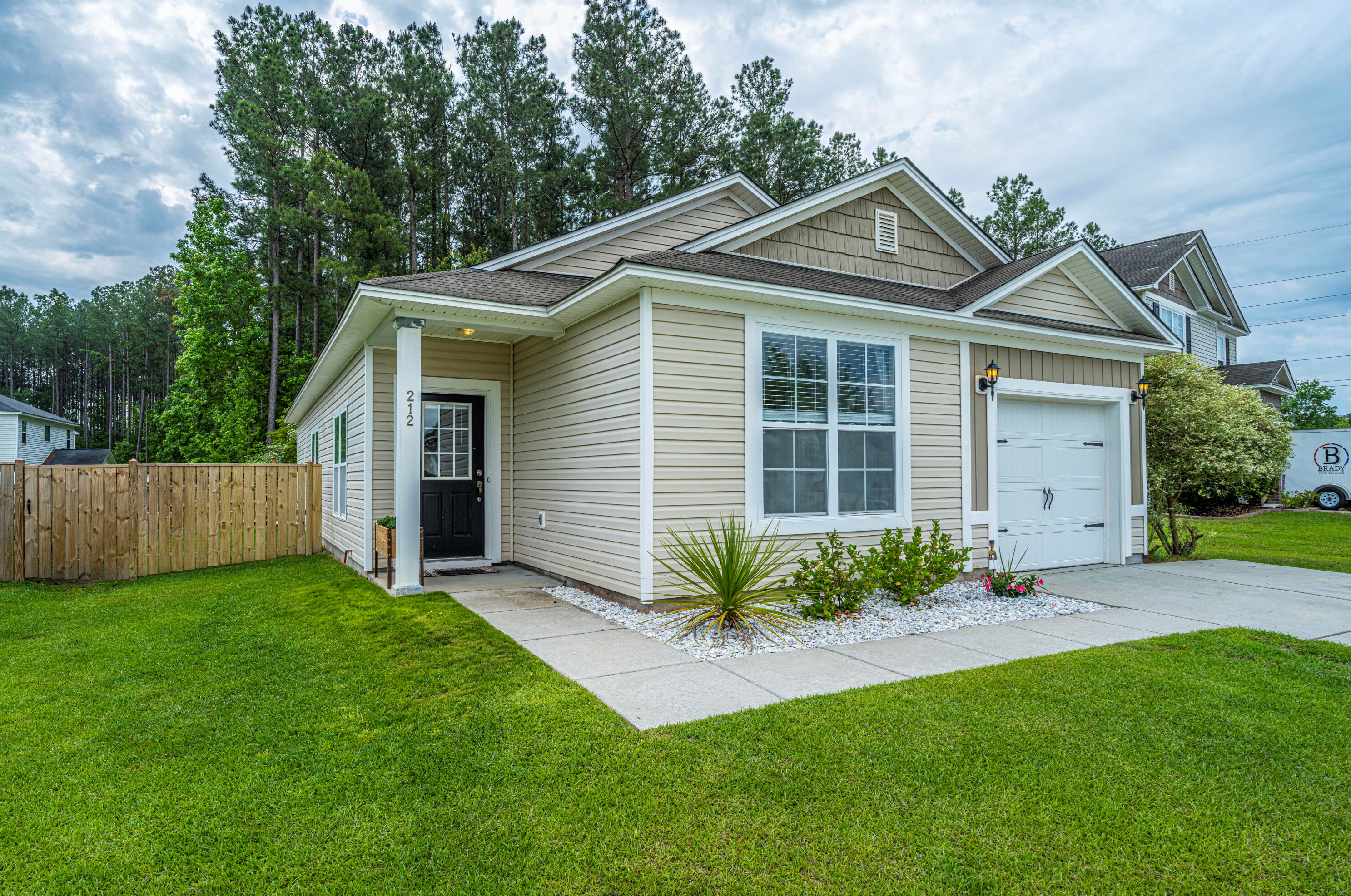 212 Summer View Rd, Summerville, SC 29483-8369