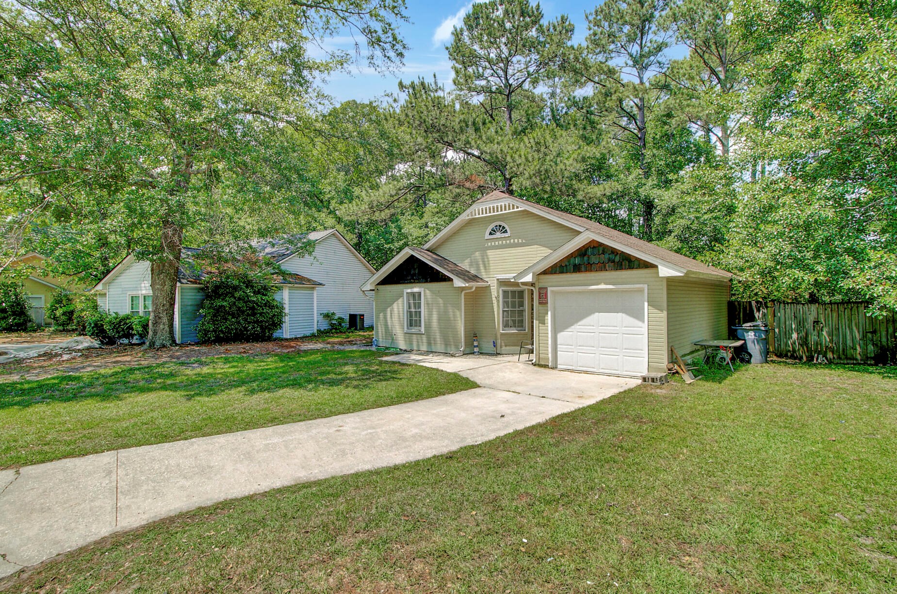 105 Manchester Rd, Summerville, SC 29483-8212