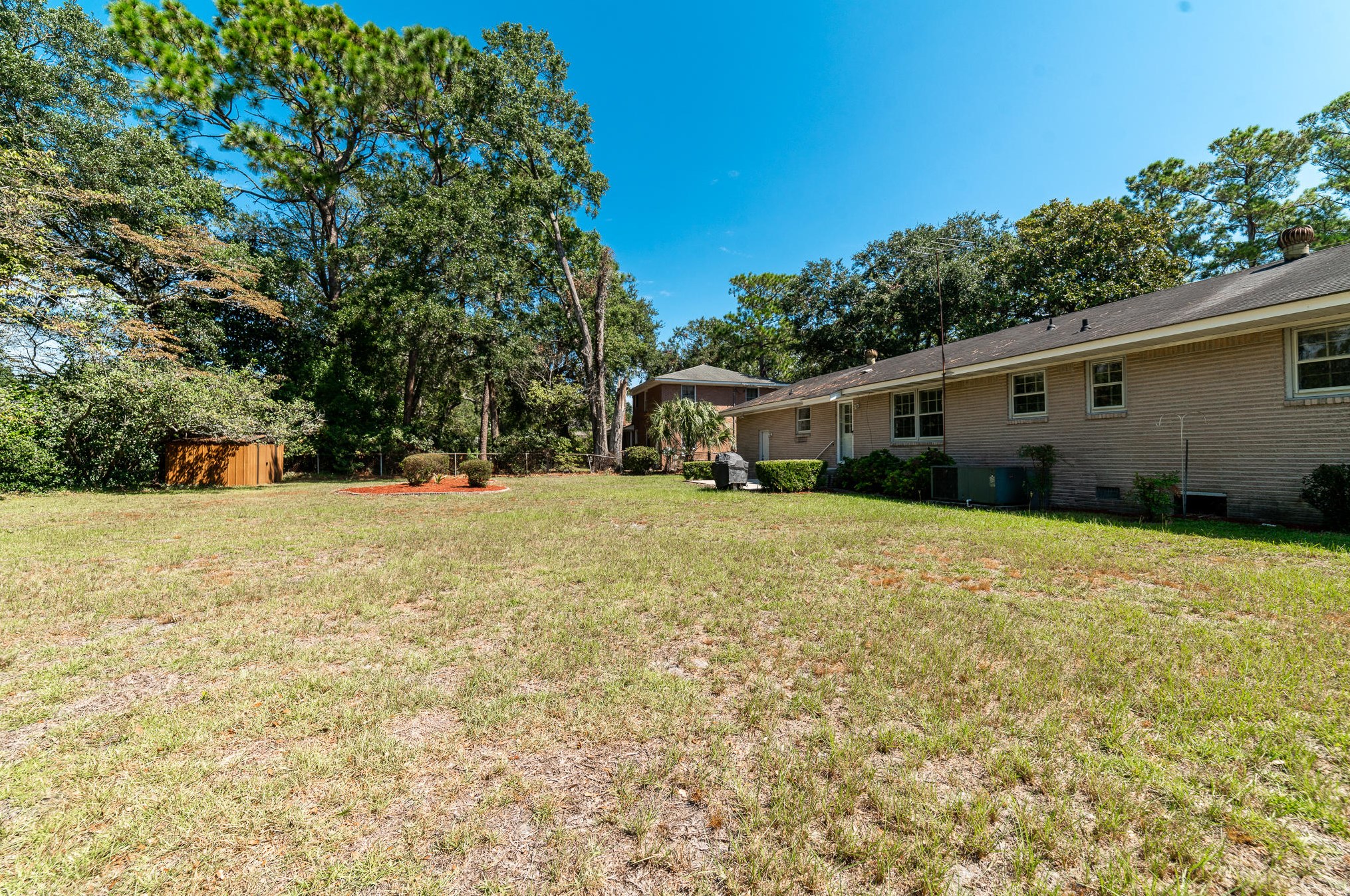 1334 Manor Blvd, Charleston SC  29407-3909 exterior