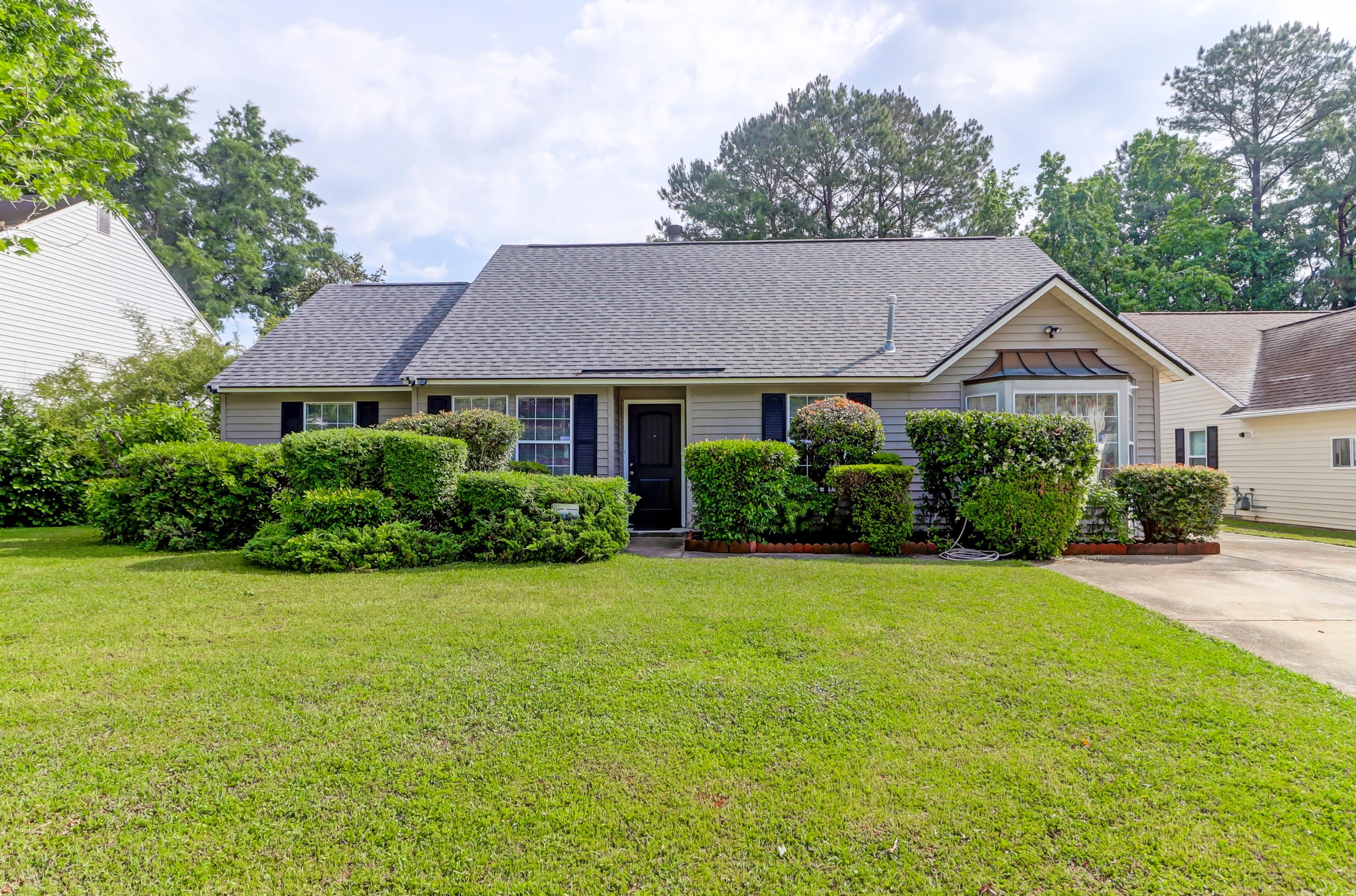 219 Apache Dr, Summerville, SC 29483-9233
