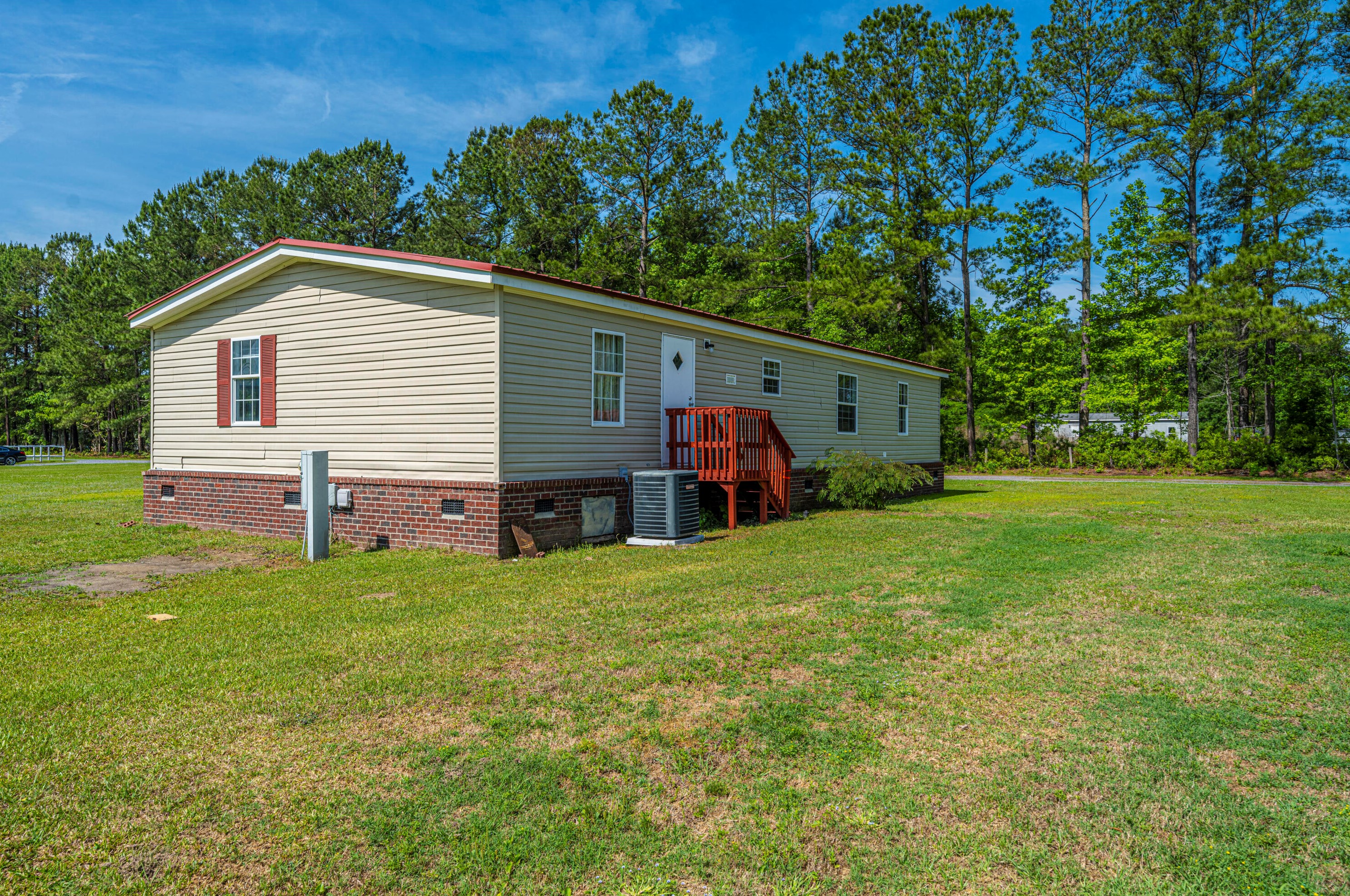 256 Skyland Ln, Moncks Corner SC  29461-7547 exterior