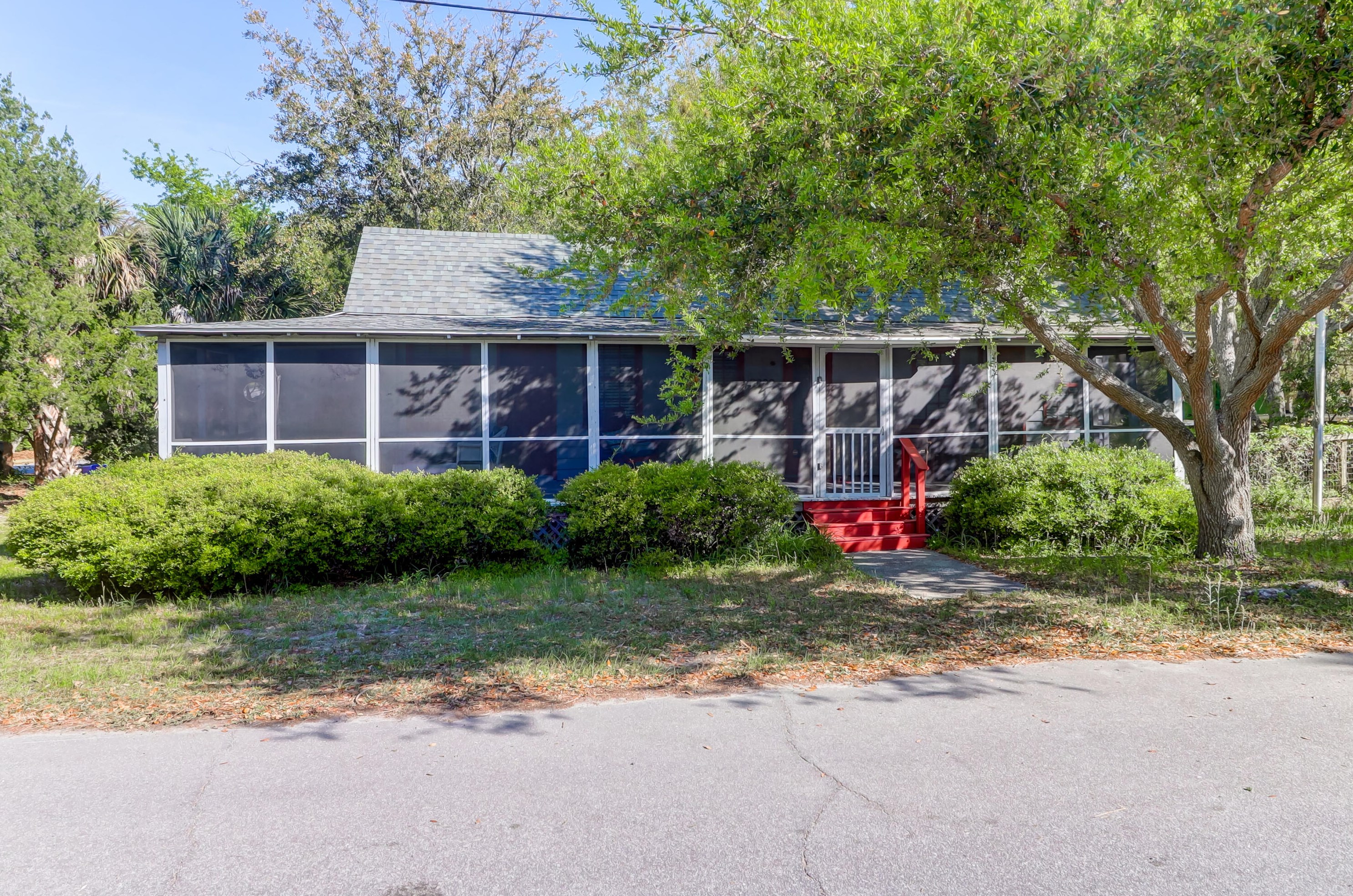 2802 Brooks St, Sullivans Island, SC 29482-9673