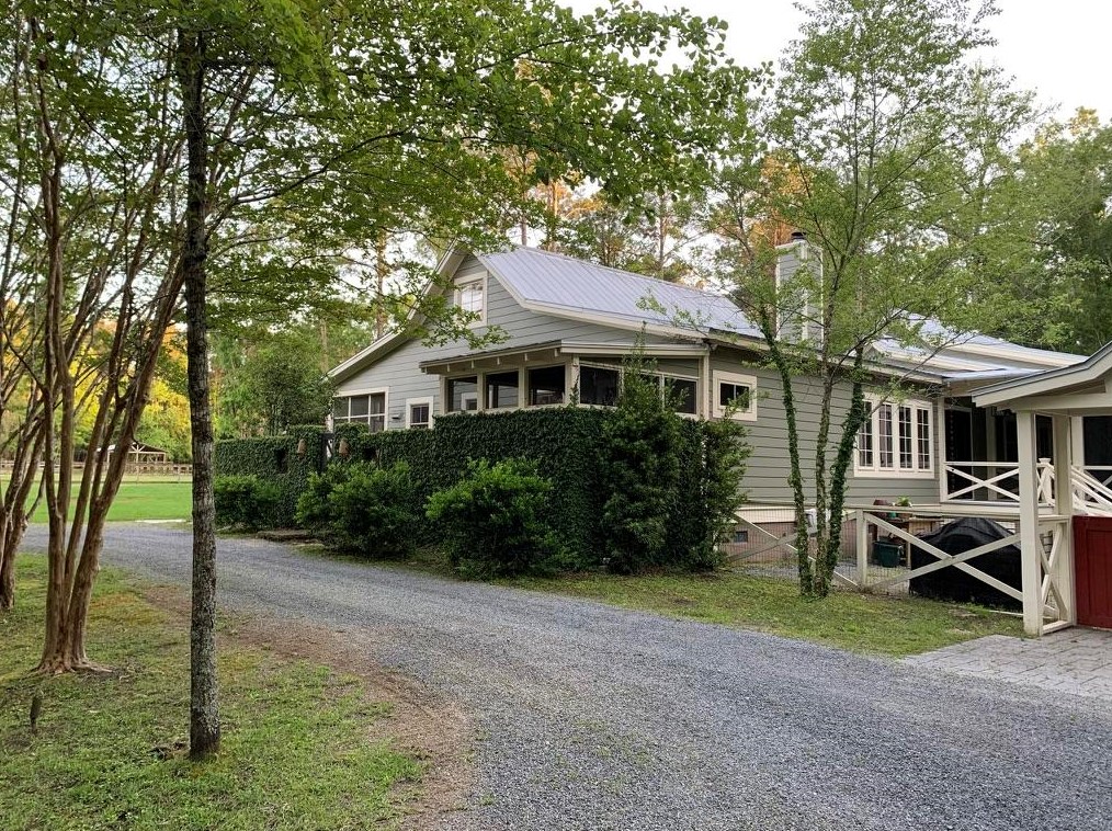 211 Sea Horse Ln, Huger, SC 29450