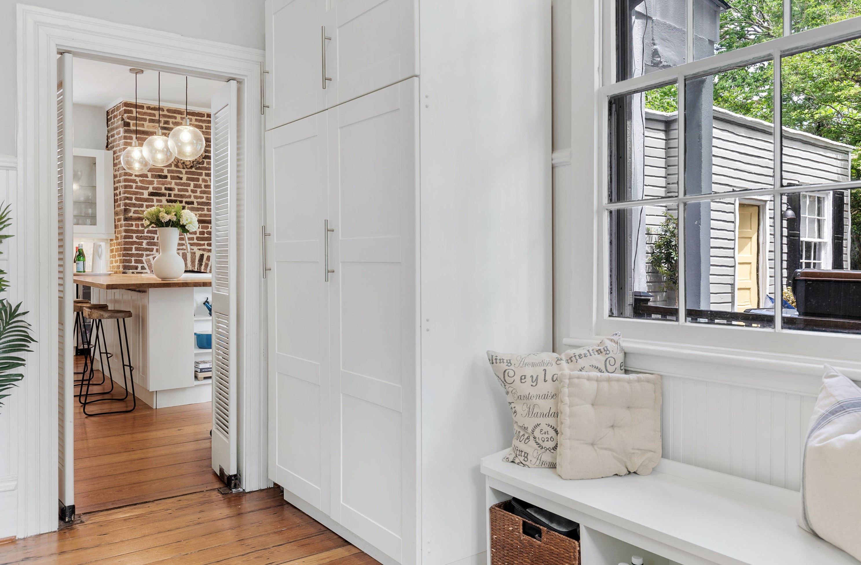 8 Gadsden St, Charleston SC 29401-1205 exterior