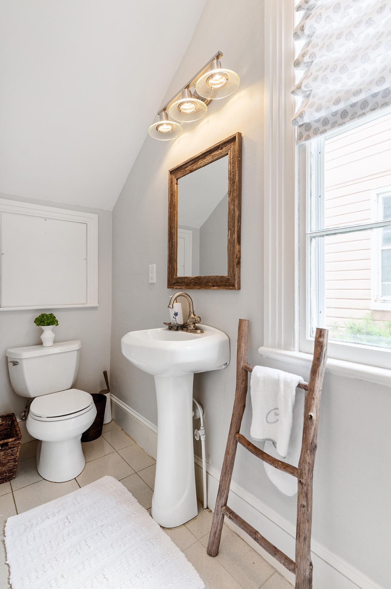 8 Gadsden St, Charleston SC 29401-1205 exterior