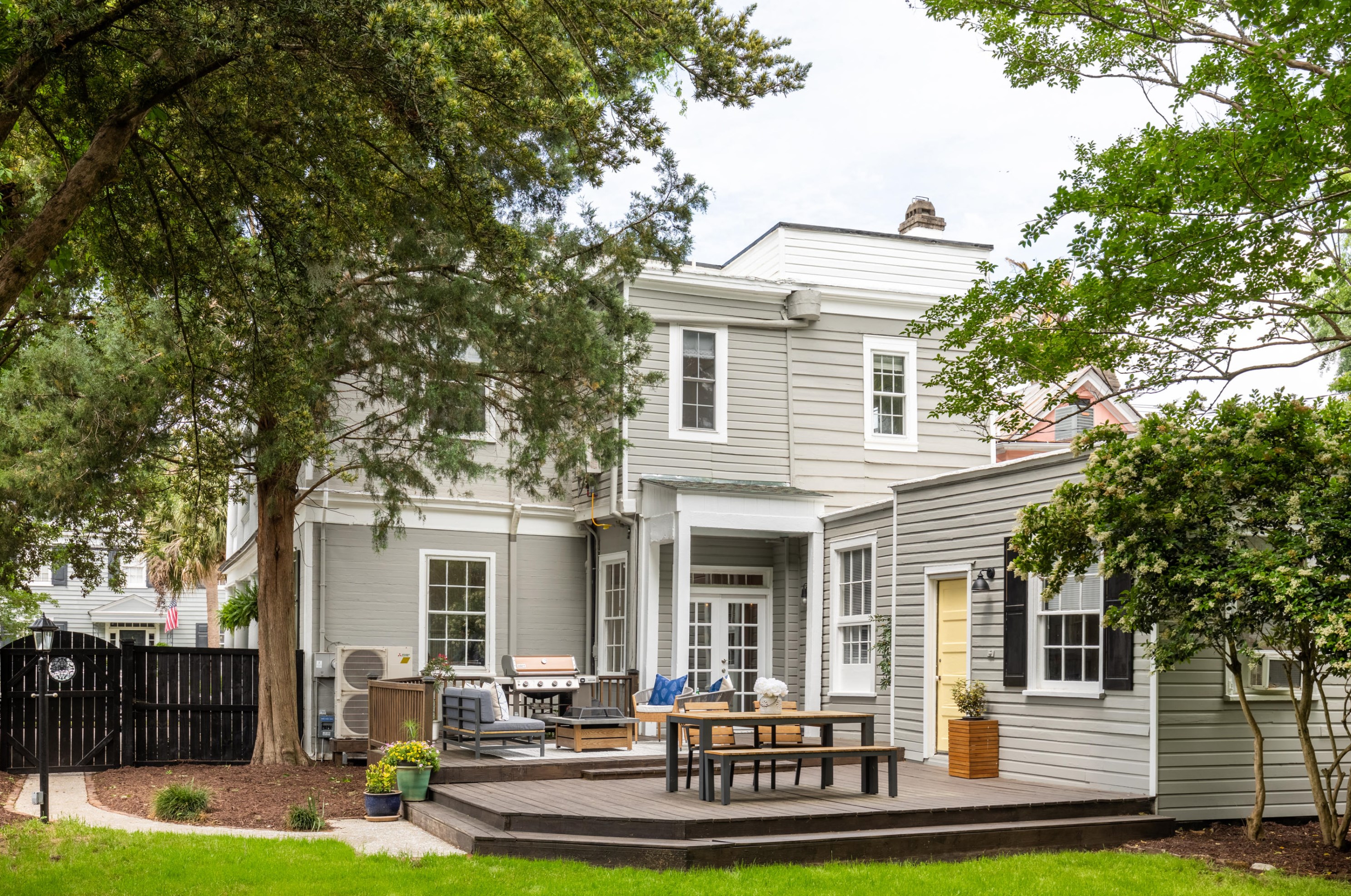 8 Gadsden St, Charleston SC 29401-1205 exterior