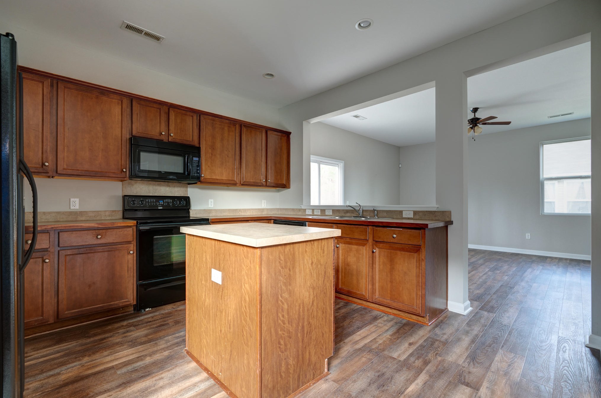 294 Clayburne Dr, Charleston SC  29445-3492 exterior