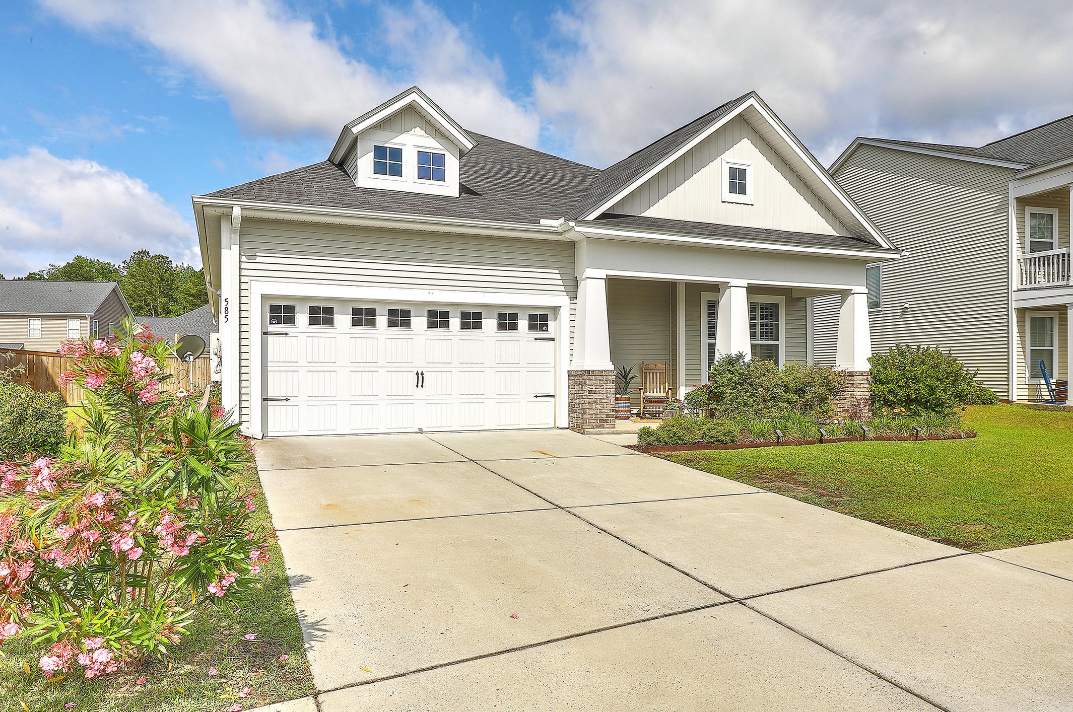585 Crossland Dr, Moncks Corner, SC 29461-8888