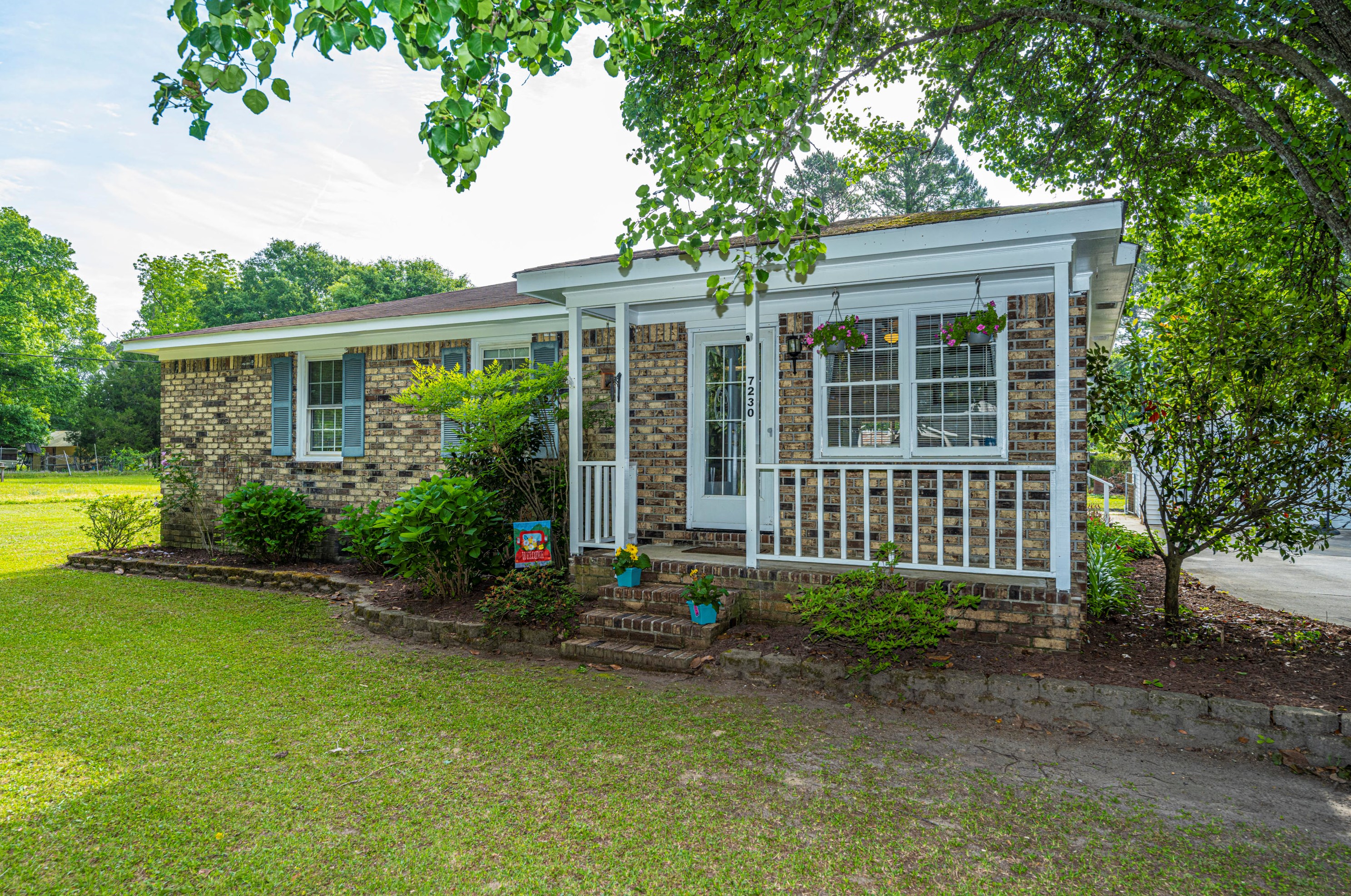 7230 Commodore Rd, Meggett, SC 29449