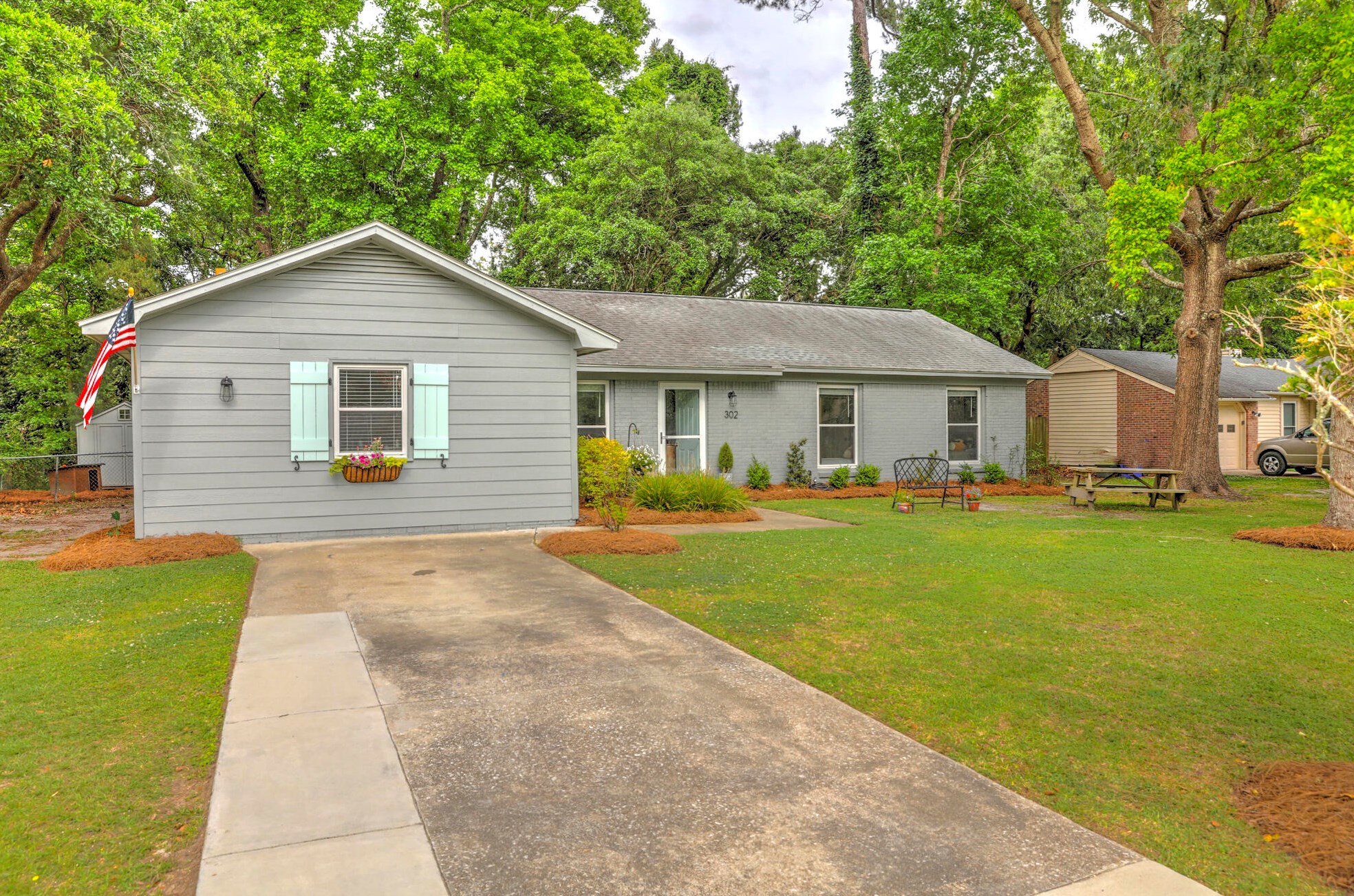 302 Shore Ln, Charleston, SC 29407-5640