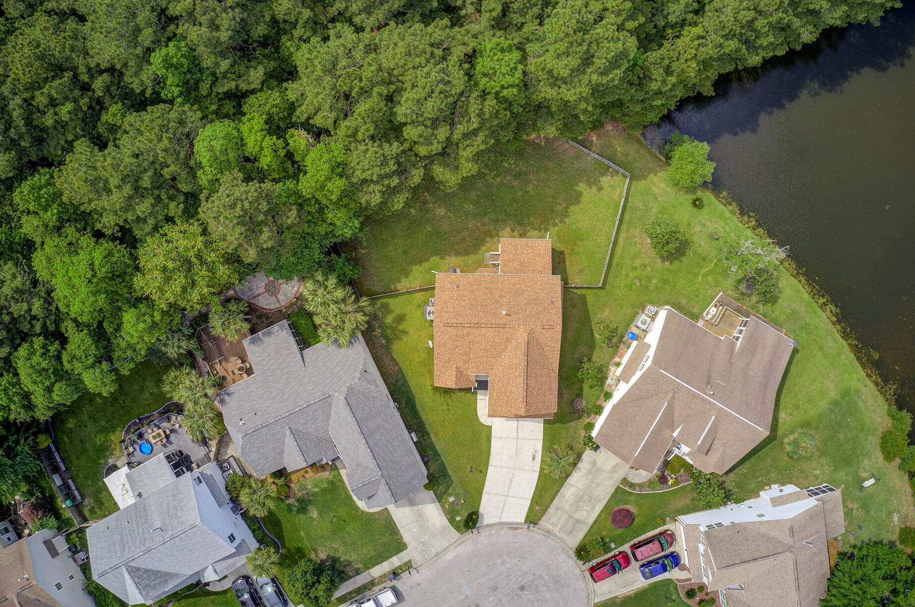 1064 Willoughby Ln, Mount Pleasant SC  29466-9038 exterior