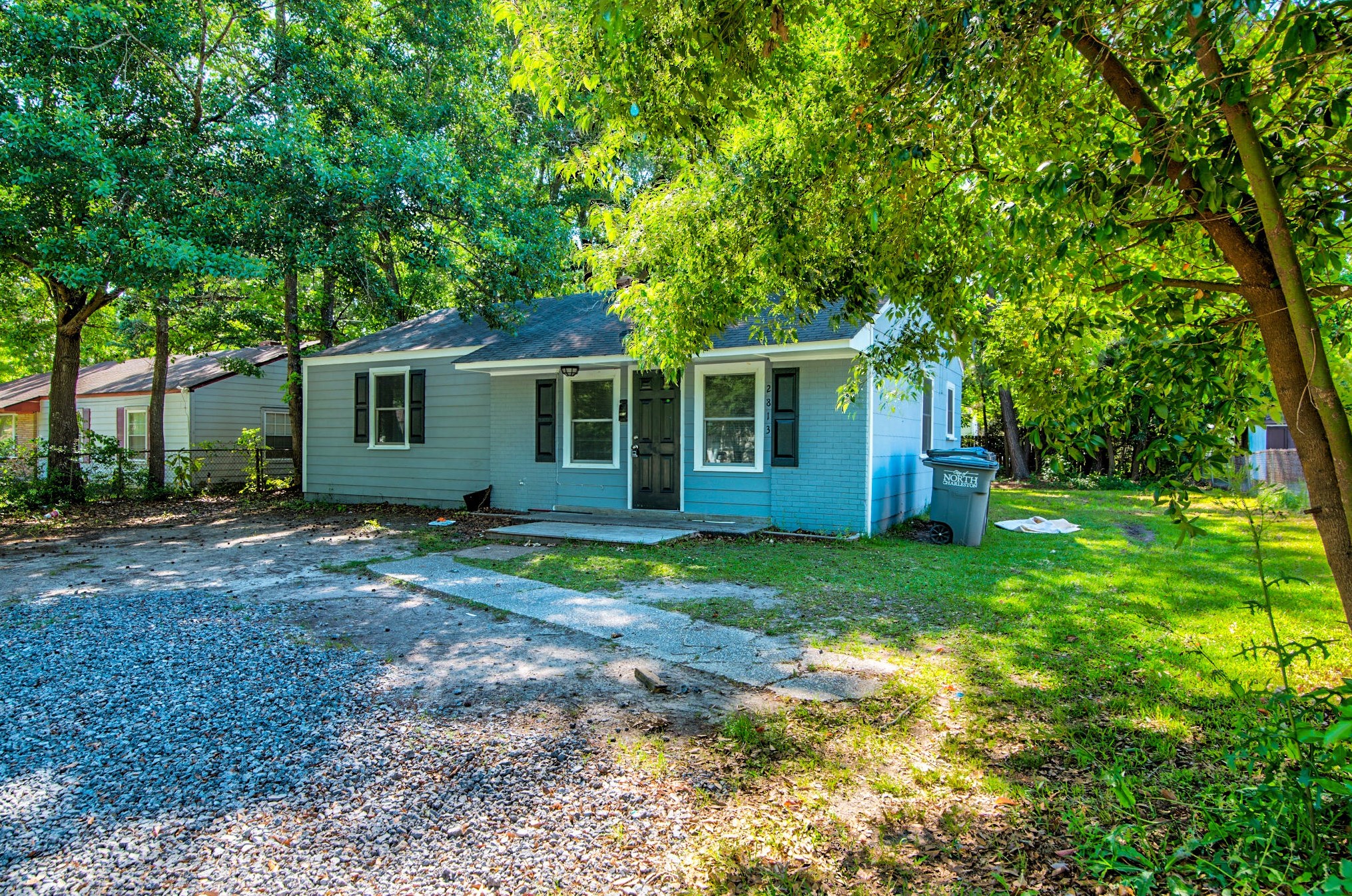 2813 Louise Dr, Charleston, SC 29405-3916