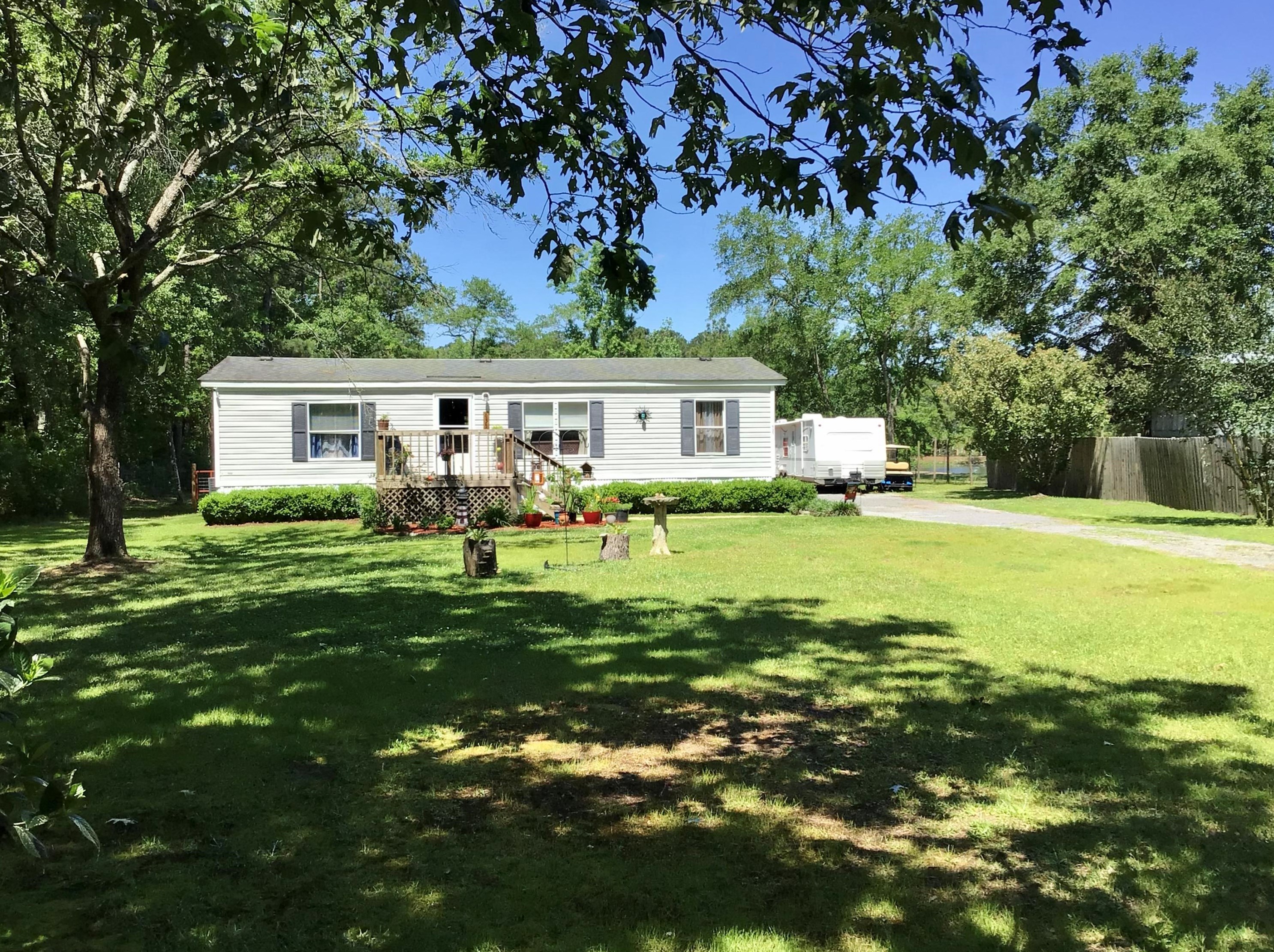 635 Coral Acres Dr, Moncks Corner, SC 29461-7784