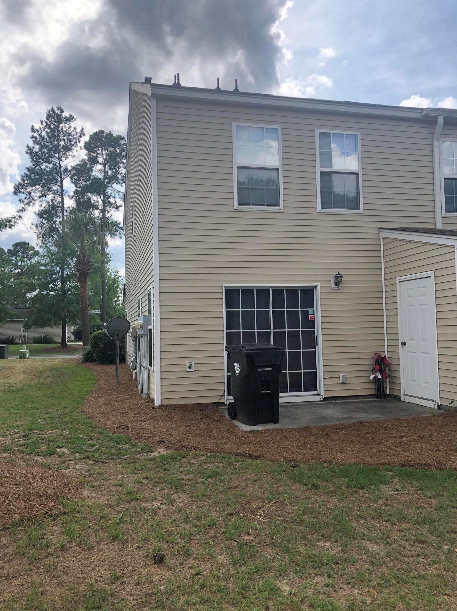 9010 Maple Grove Dr, Summerville SC  29485-8865 exterior