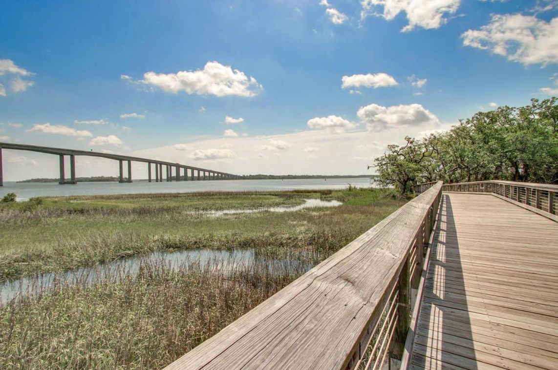 130 River Landing Dr, Charleston SC  29492-7400 exterior