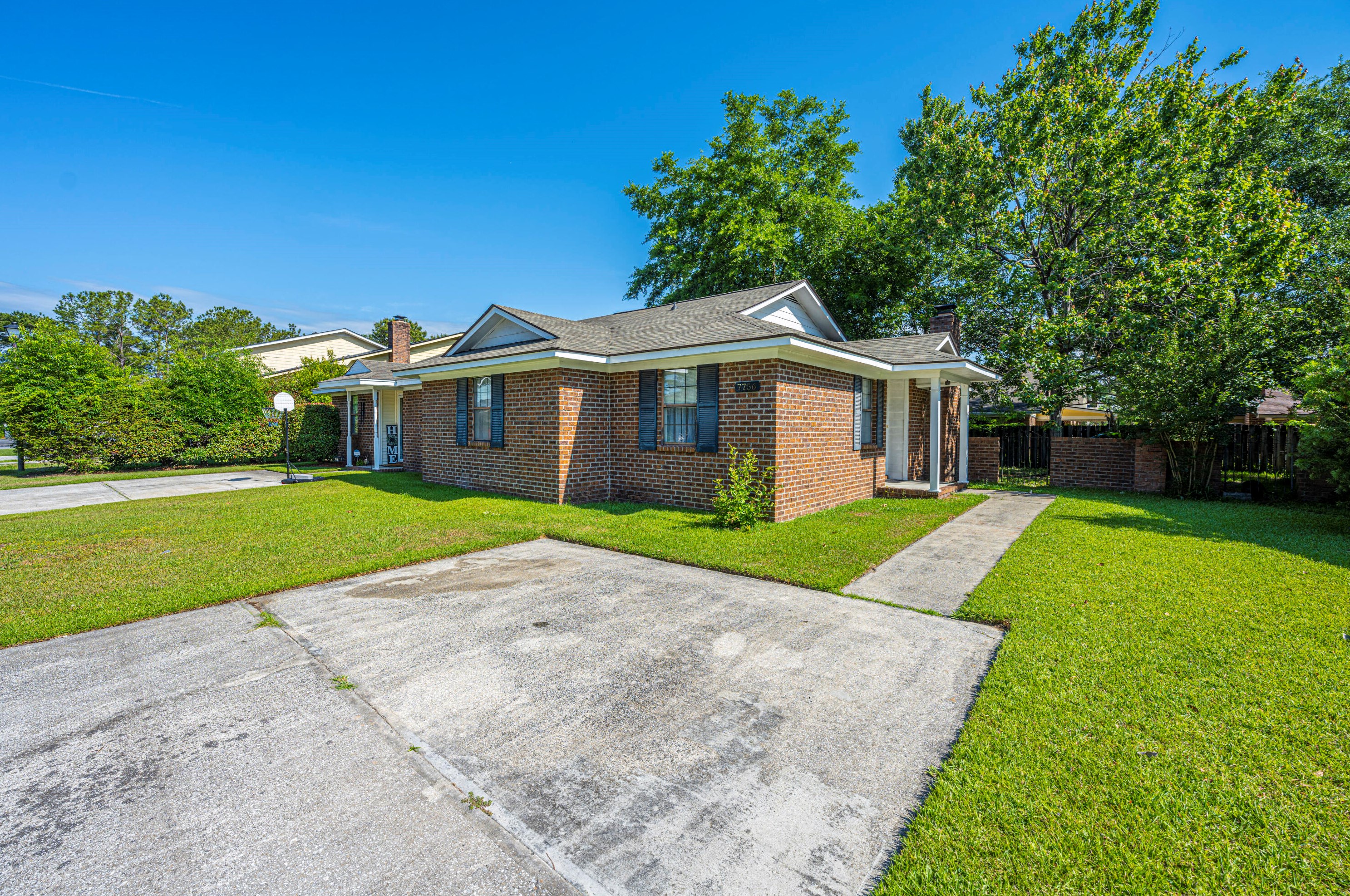 7756 Oldridge Rd, Charleston, SC 29418-2103