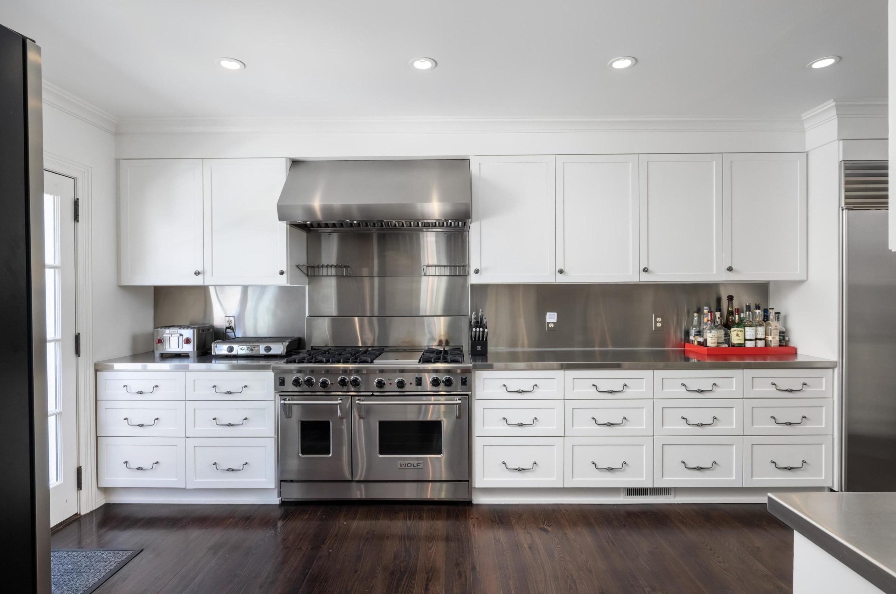 100 Bay St, Charleston SC  29401-2543 exterior