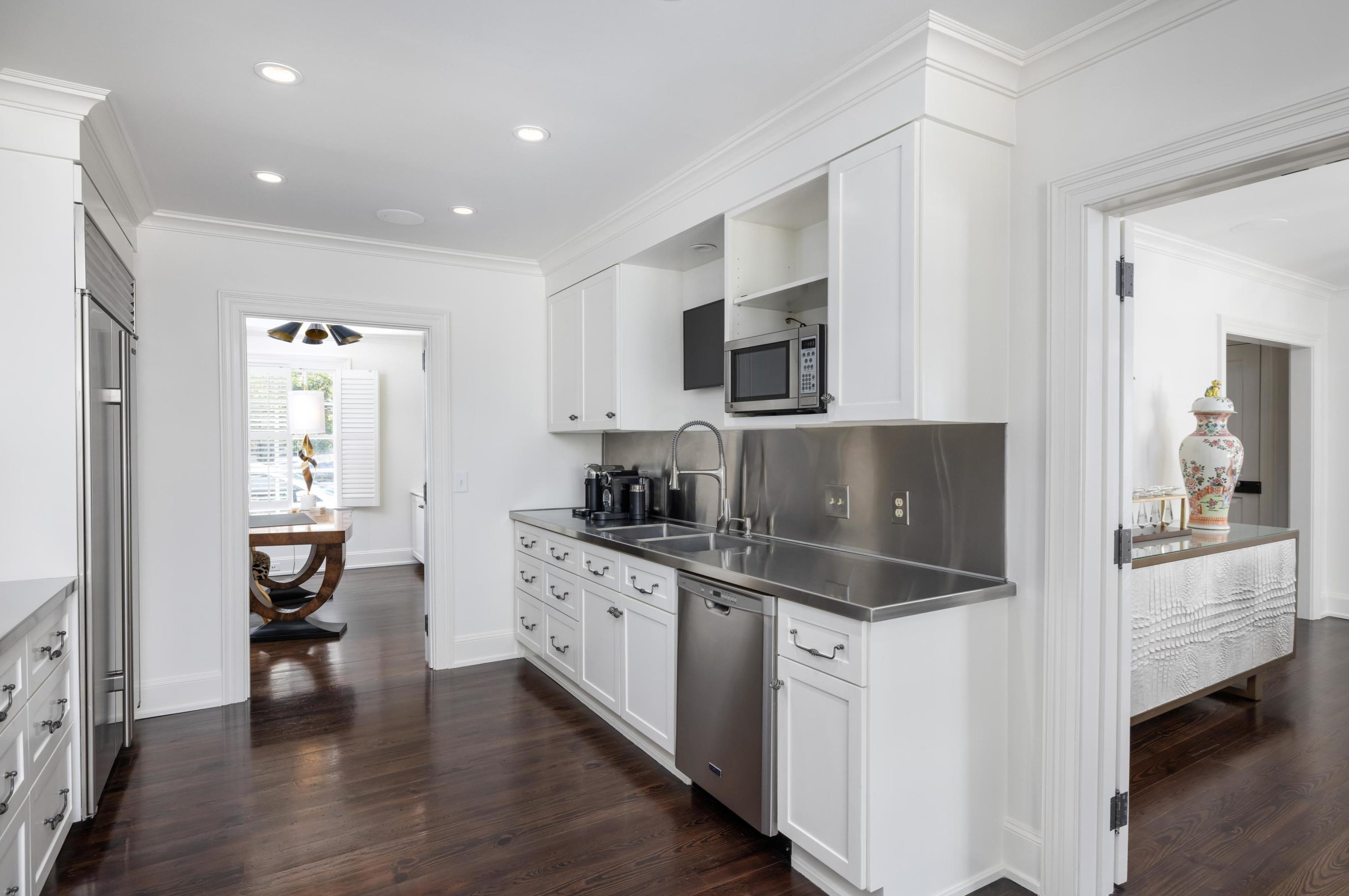 100 Bay St, Charleston SC  29401-2543 exterior