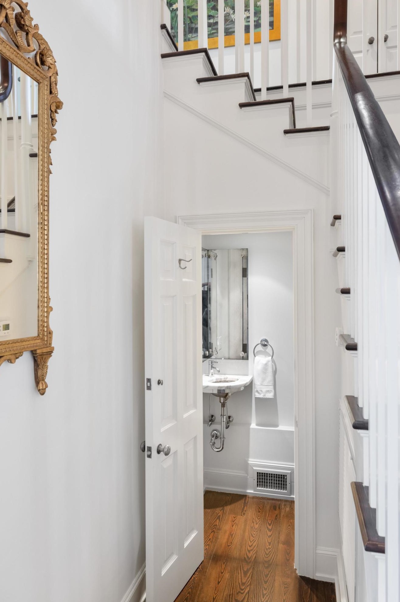 100 Bay St, Charleston SC  29401-2543 exterior