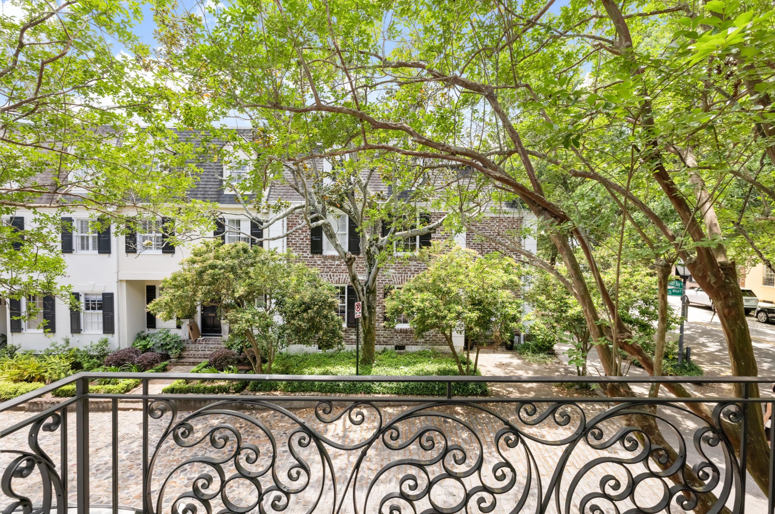 100 Bay St, Charleston SC  29401-2543 exterior