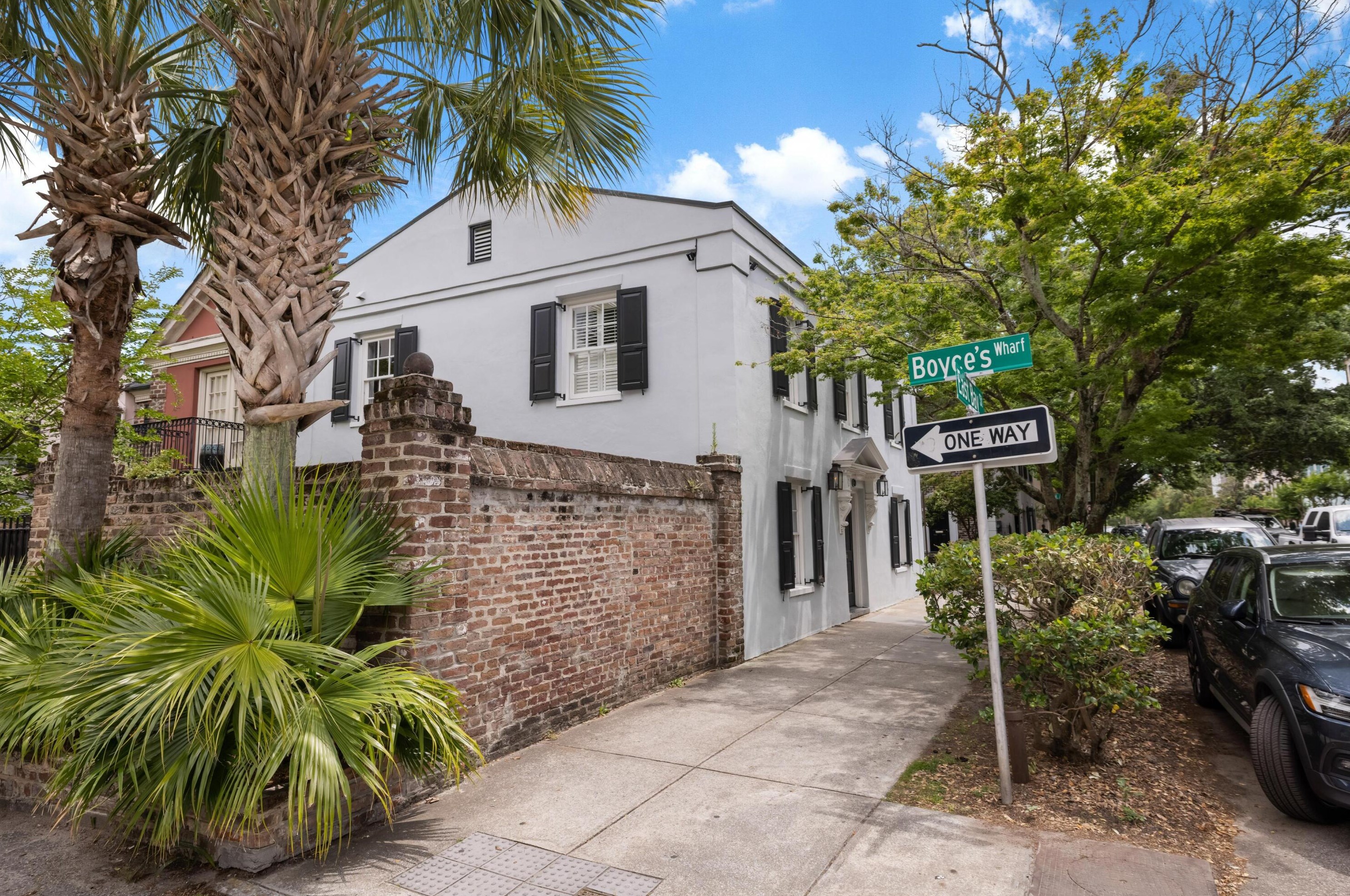 100 Bay St, Charleston SC  29401-2543 exterior
