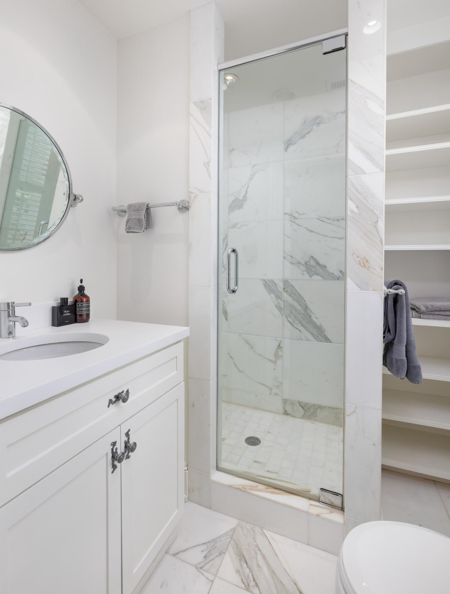 100 Bay St, Charleston SC  29401-2543 exterior