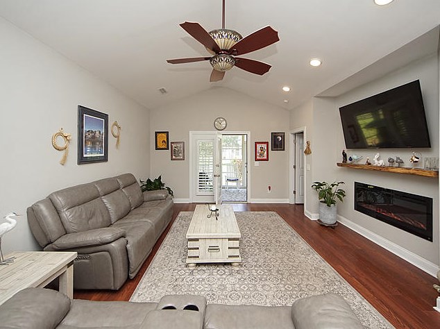 9047 Delancey Cir, Charleston SC  29406-9161 exterior