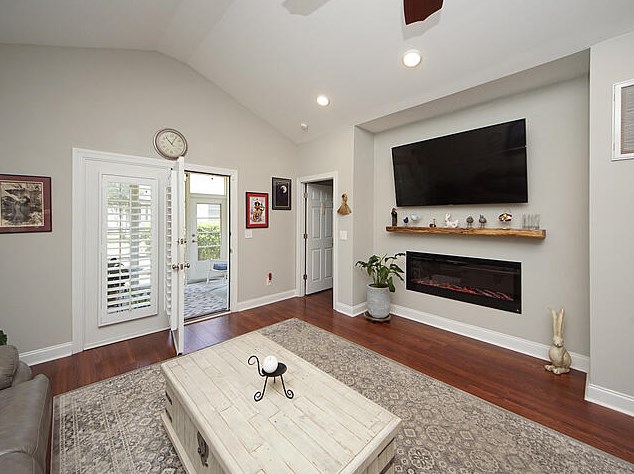 9047 Delancey Cir, Charleston SC  29406-9161 exterior