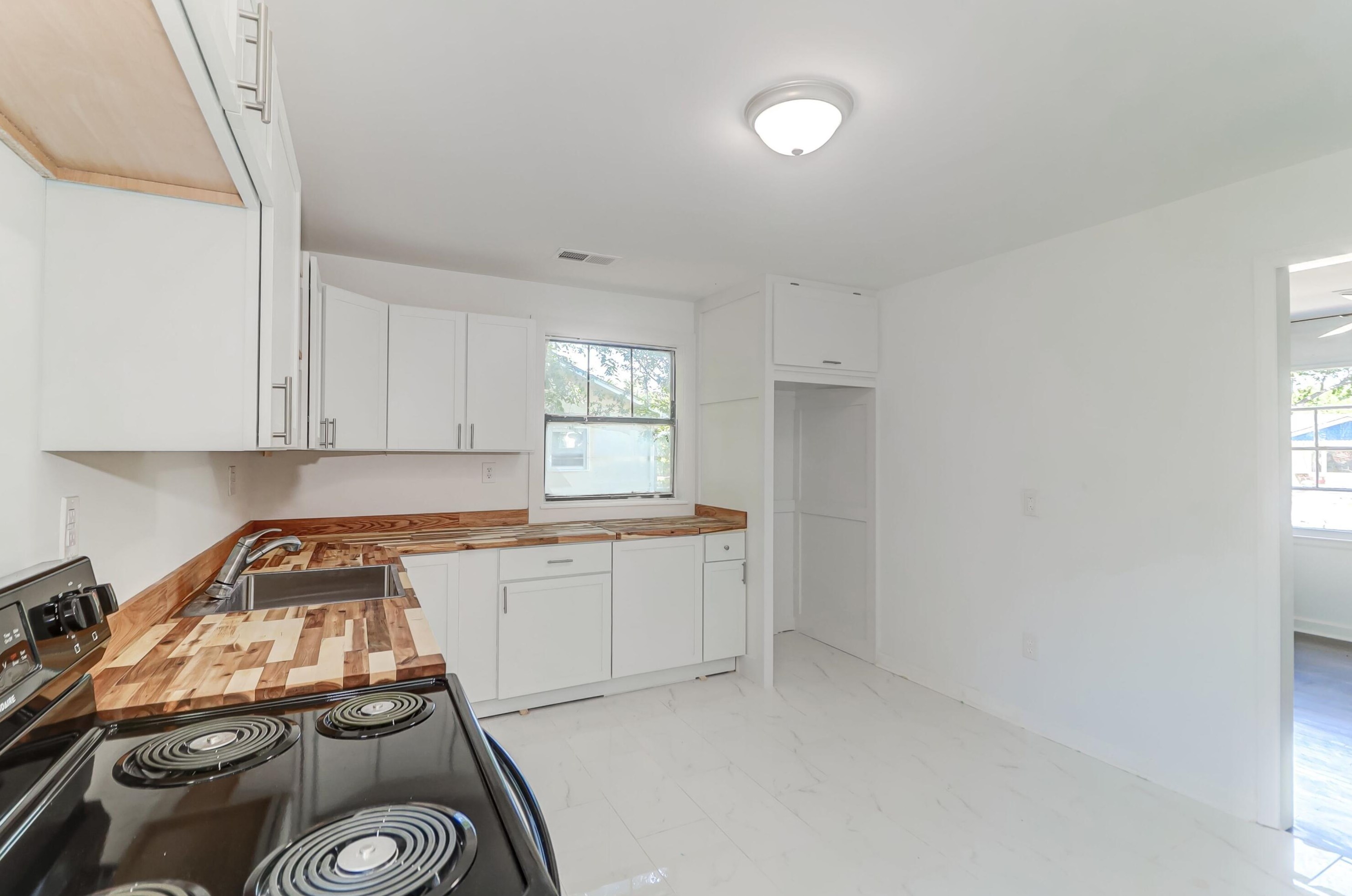 221 Birch Ave, Charleston SC  29445-3048 exterior