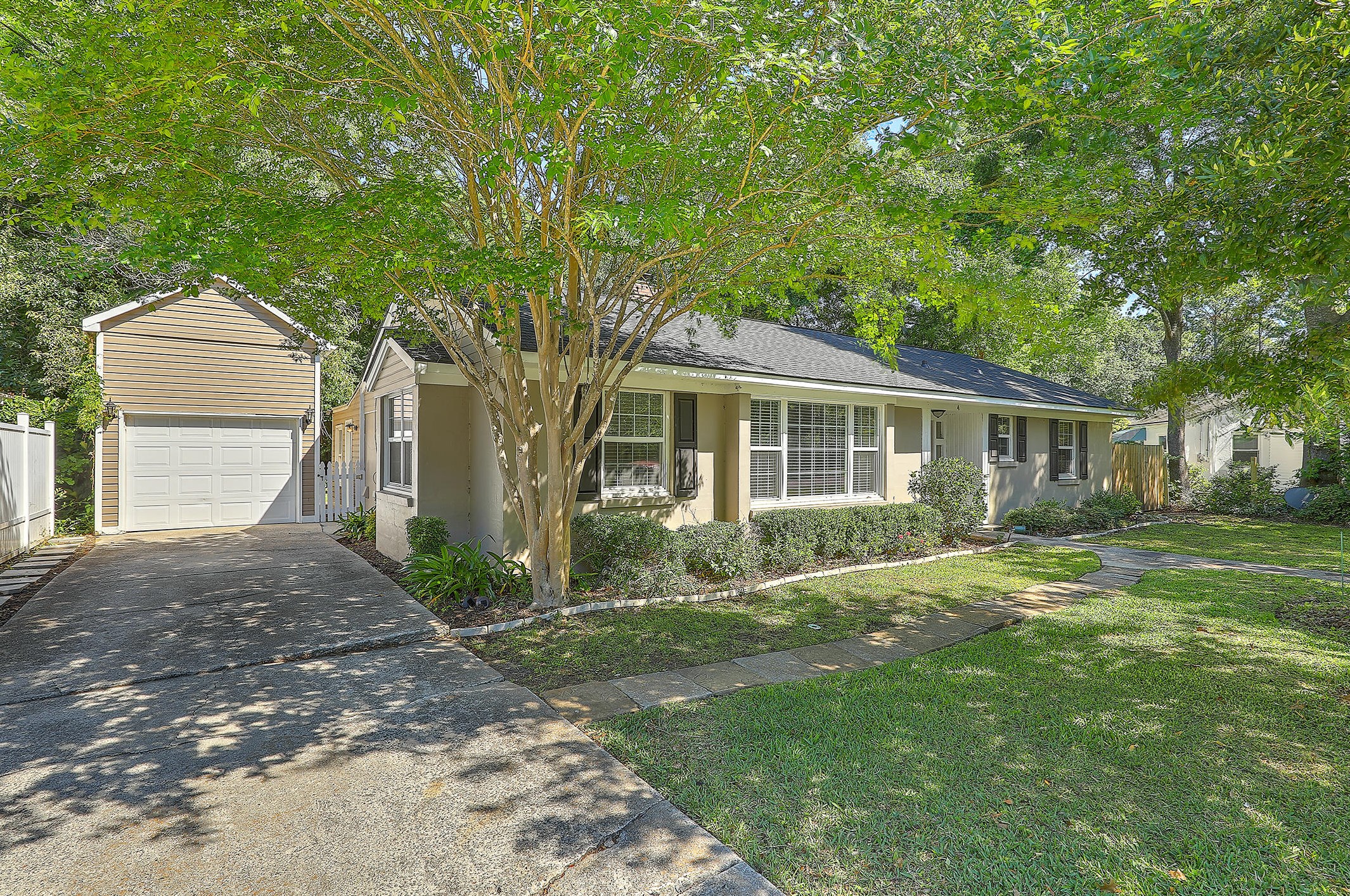 4 Ashdale Dr, Charleston, SC 29407-7220
