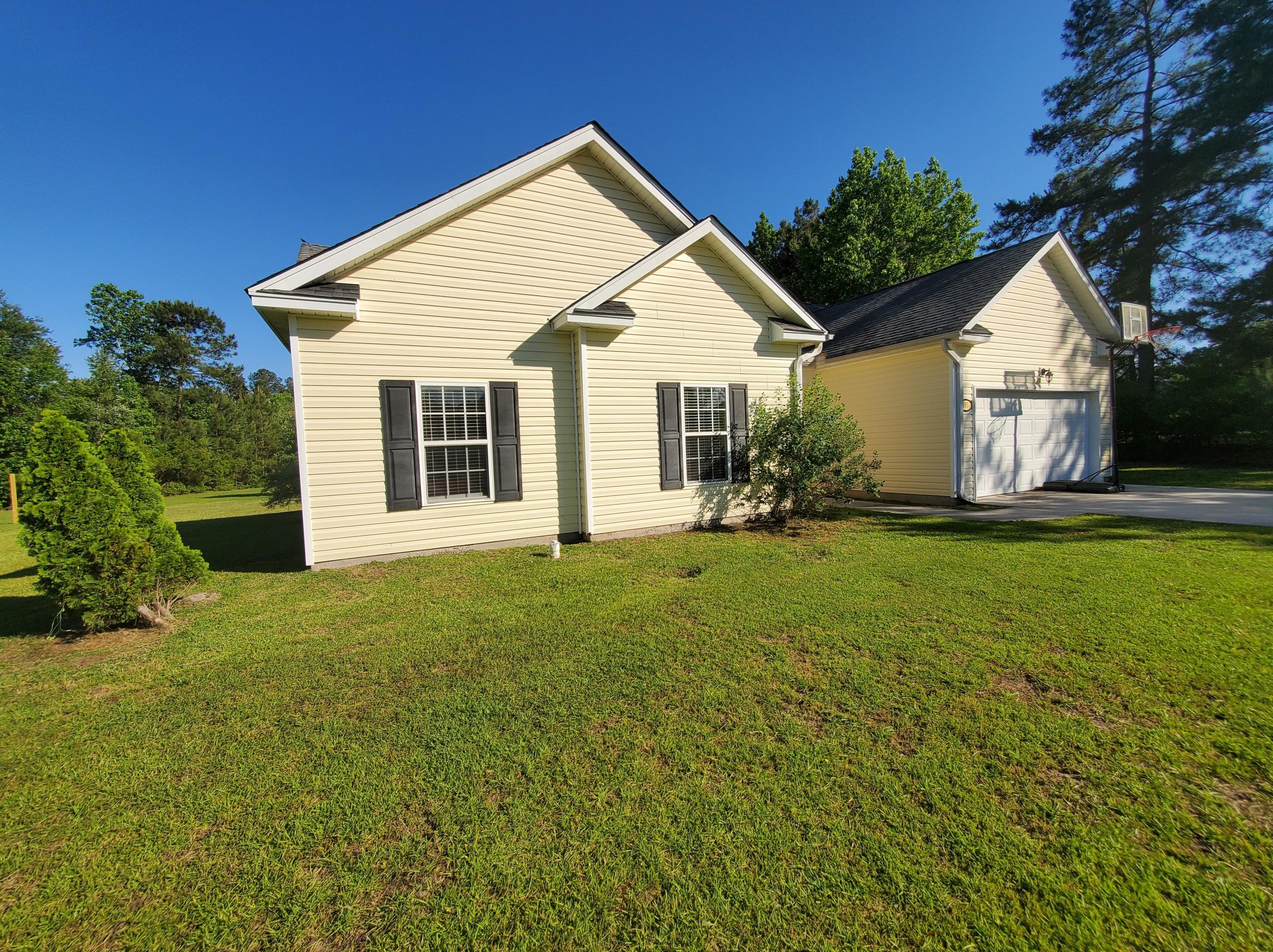 105 Resinwood Rd, Moncks Corner, SC 29461-3520