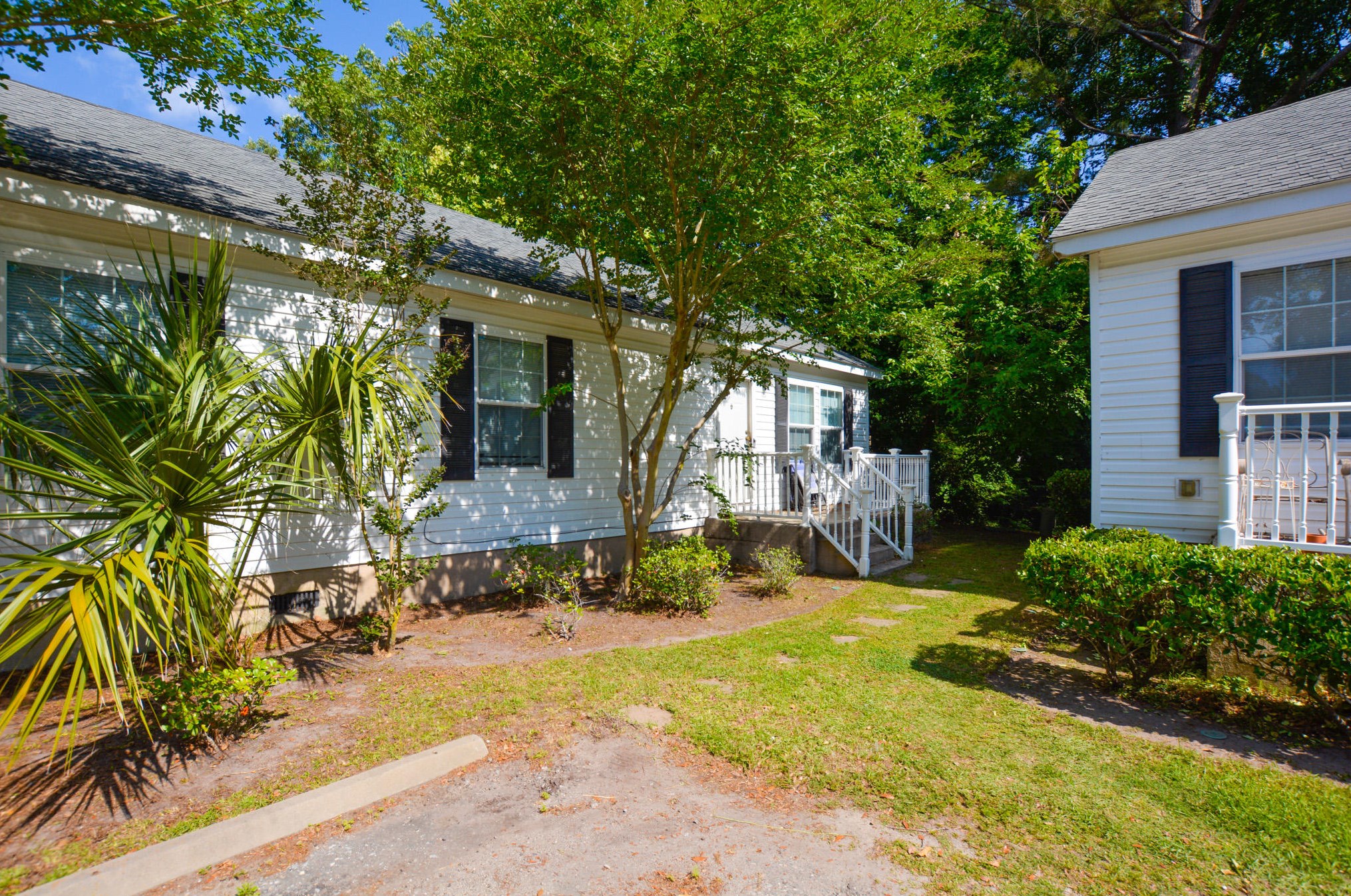 995 Rochelle Ave, Charleston, SC 29407