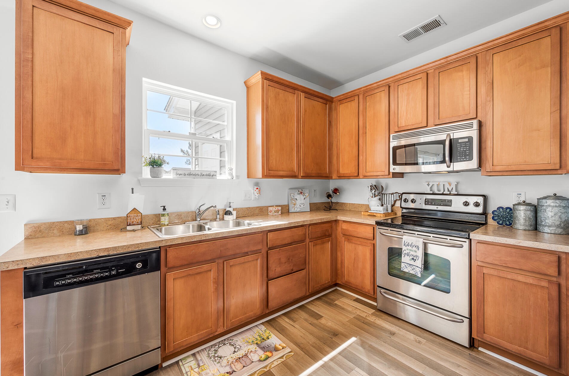 114 Lamplighter Ln, Summerville SC  29483-2136 exterior