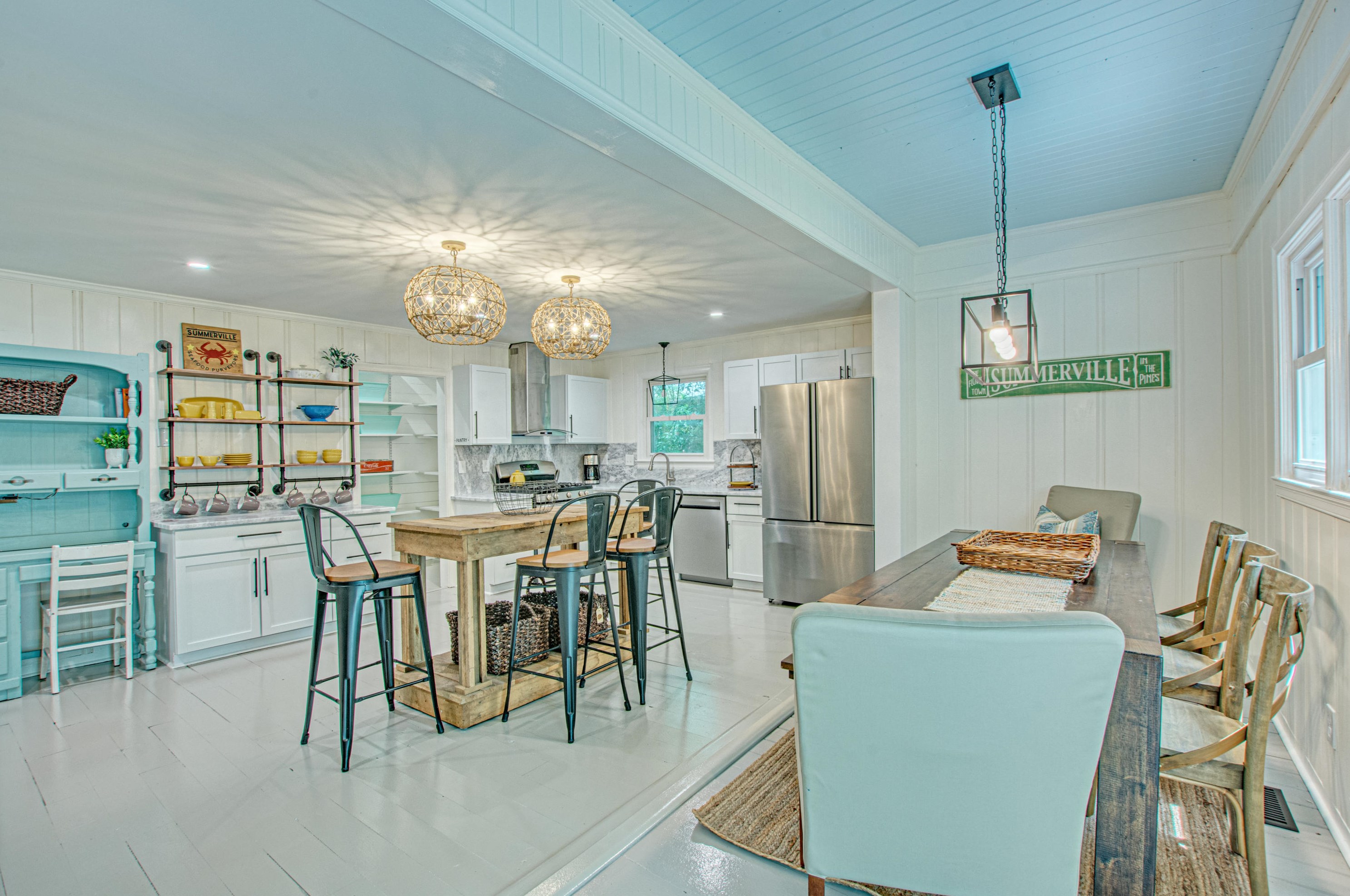 105 Hickory St, Summerville SC  29483-6501 exterior