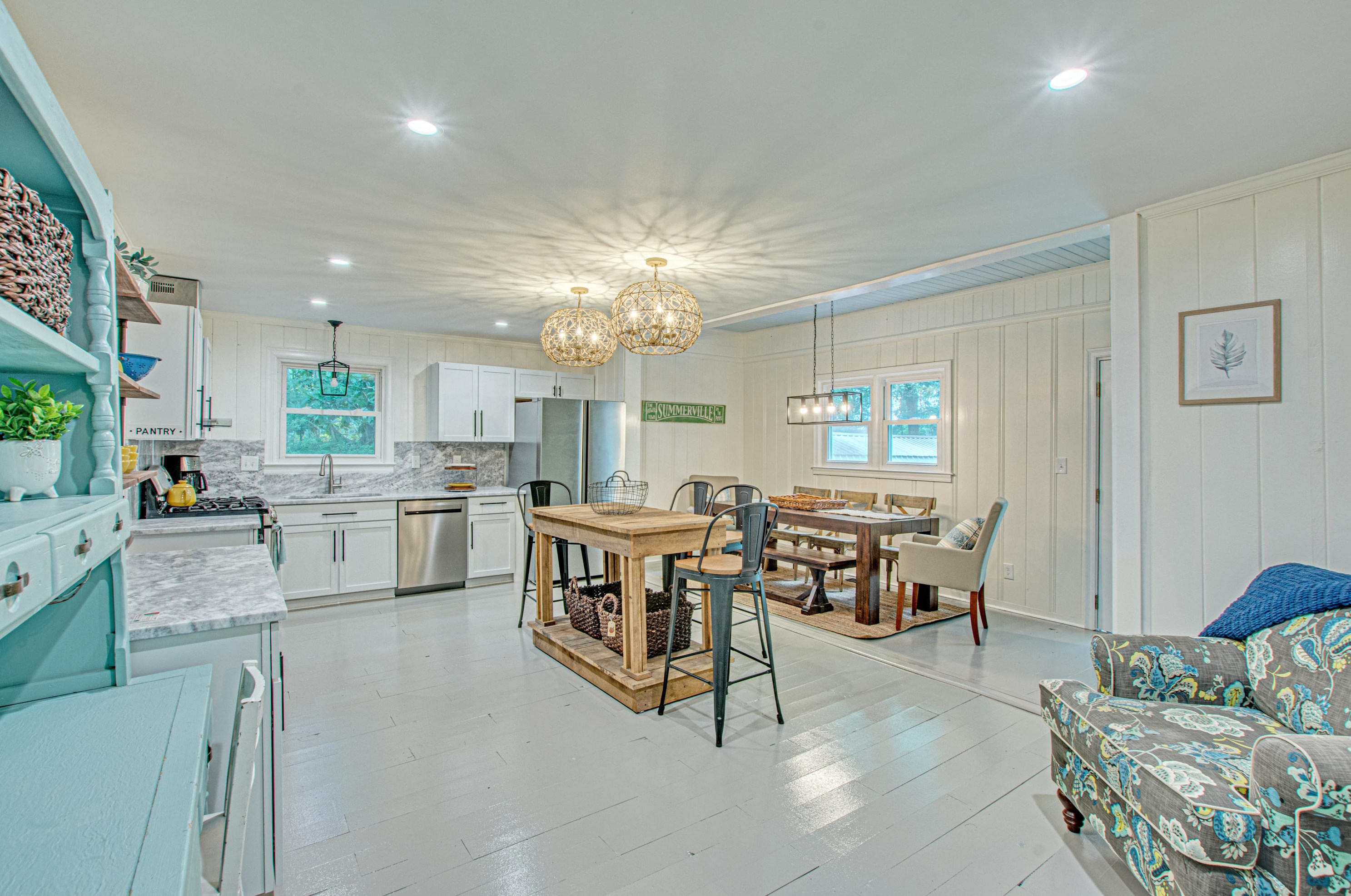 105 Hickory St, Summerville SC  29483-6501 exterior