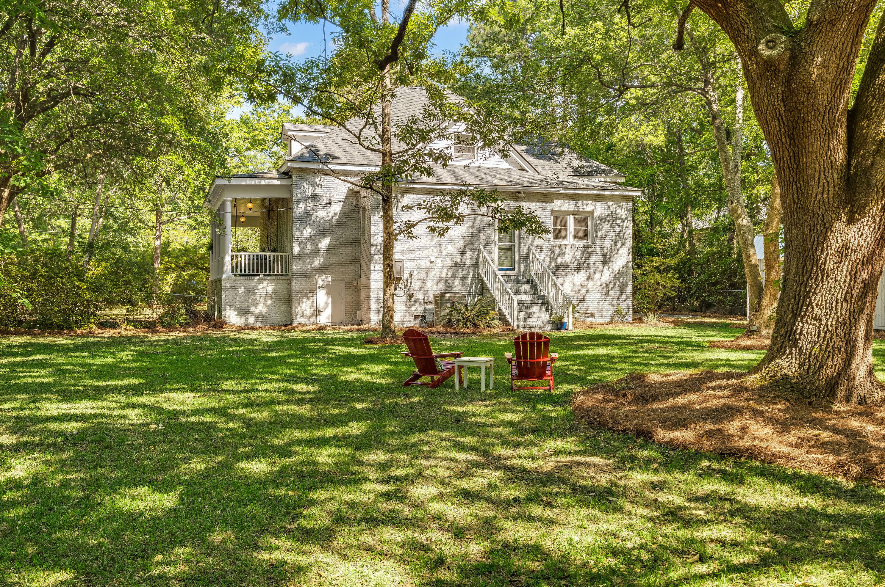 105 Hickory St, Summerville SC  29483-6501 exterior