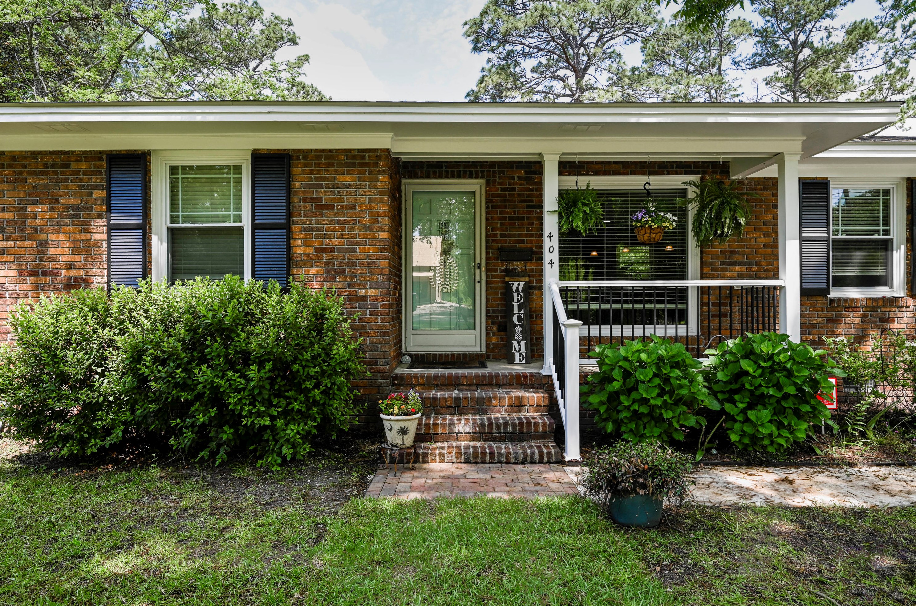 404 Walnut St, Summerville, SC 29483-6155