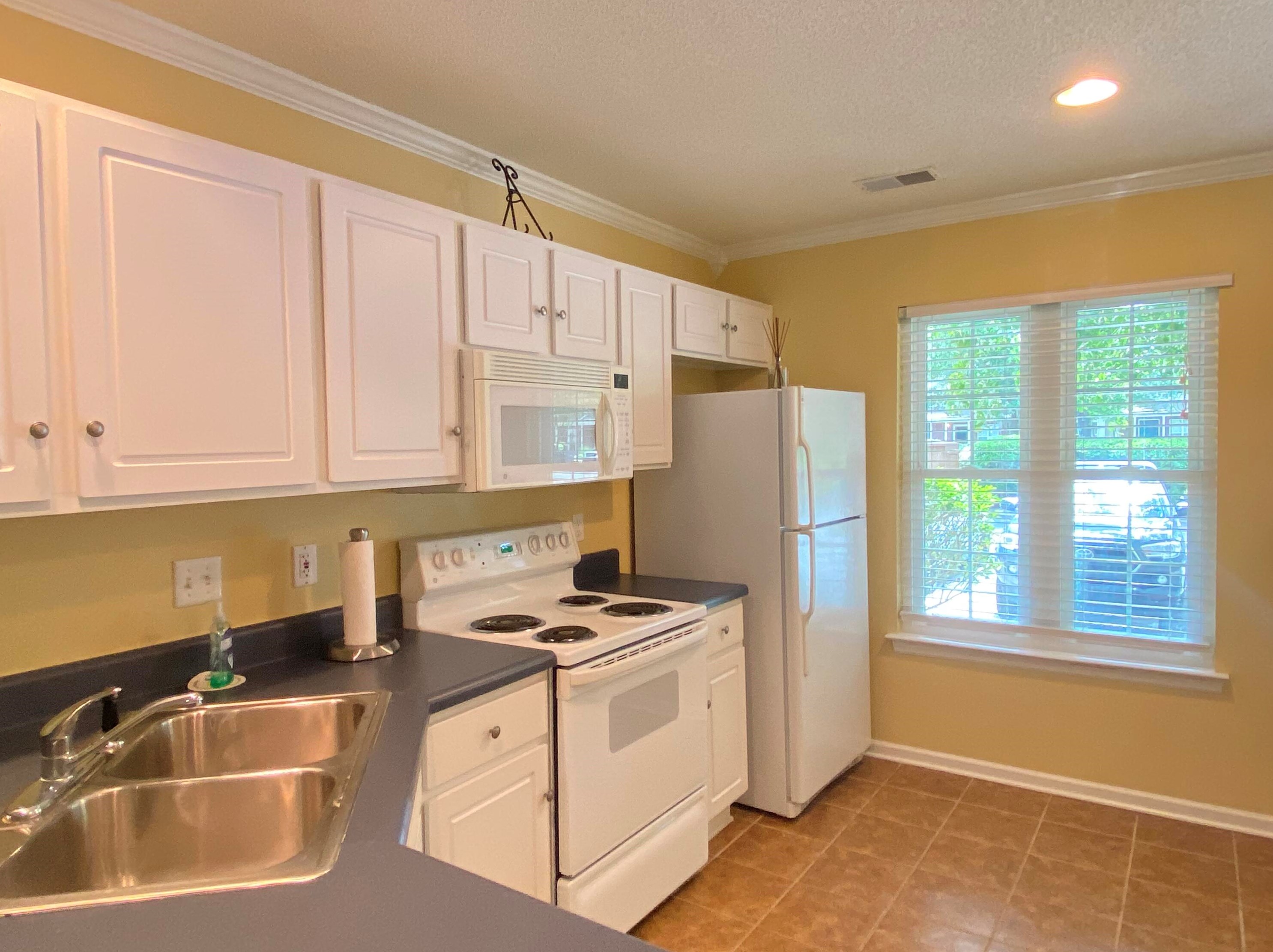 8133 Shadow Oak Dr, Charleston SC  29406-9578 exterior