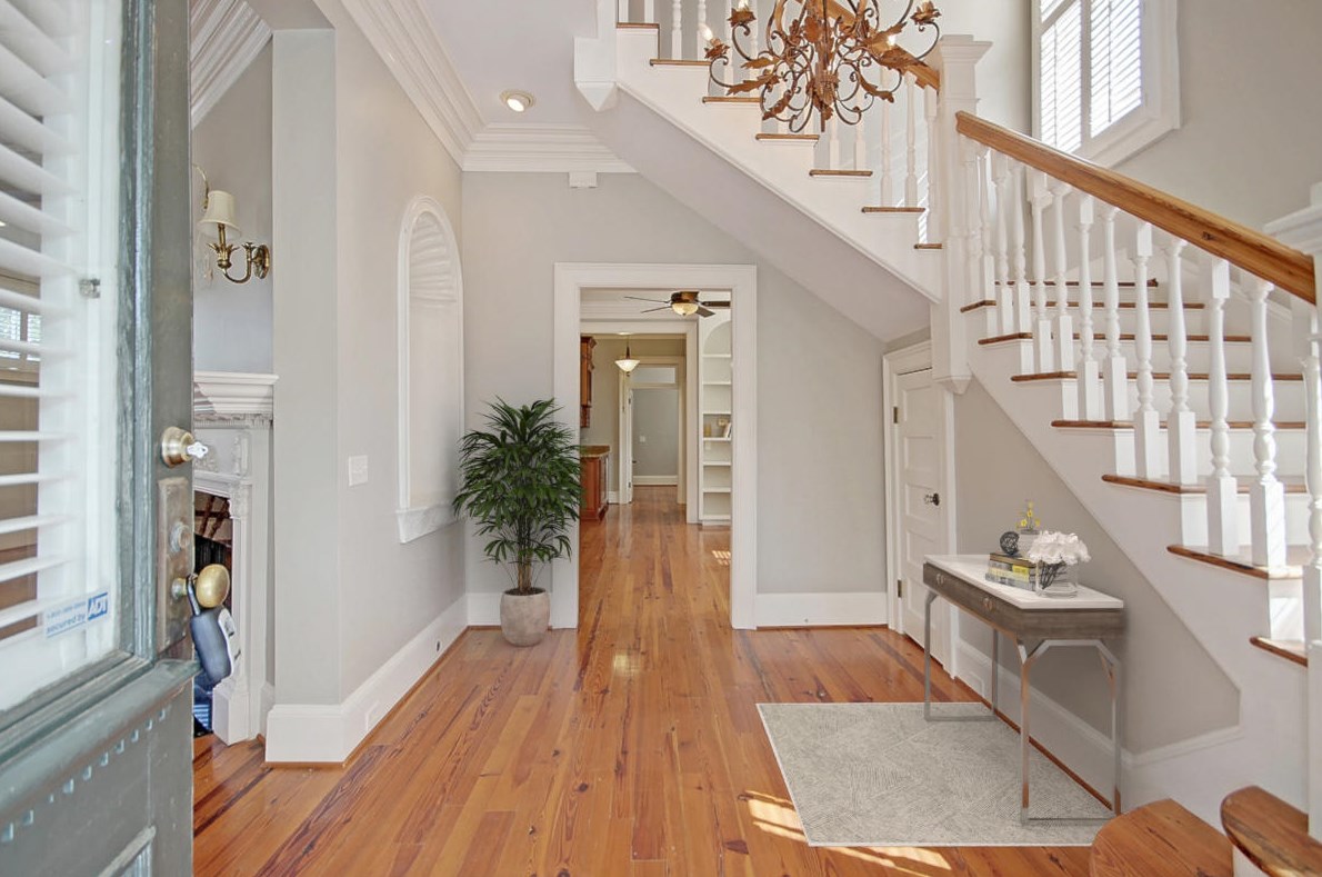 22 Bennett St, Charleston SC  29401-1108 exterior