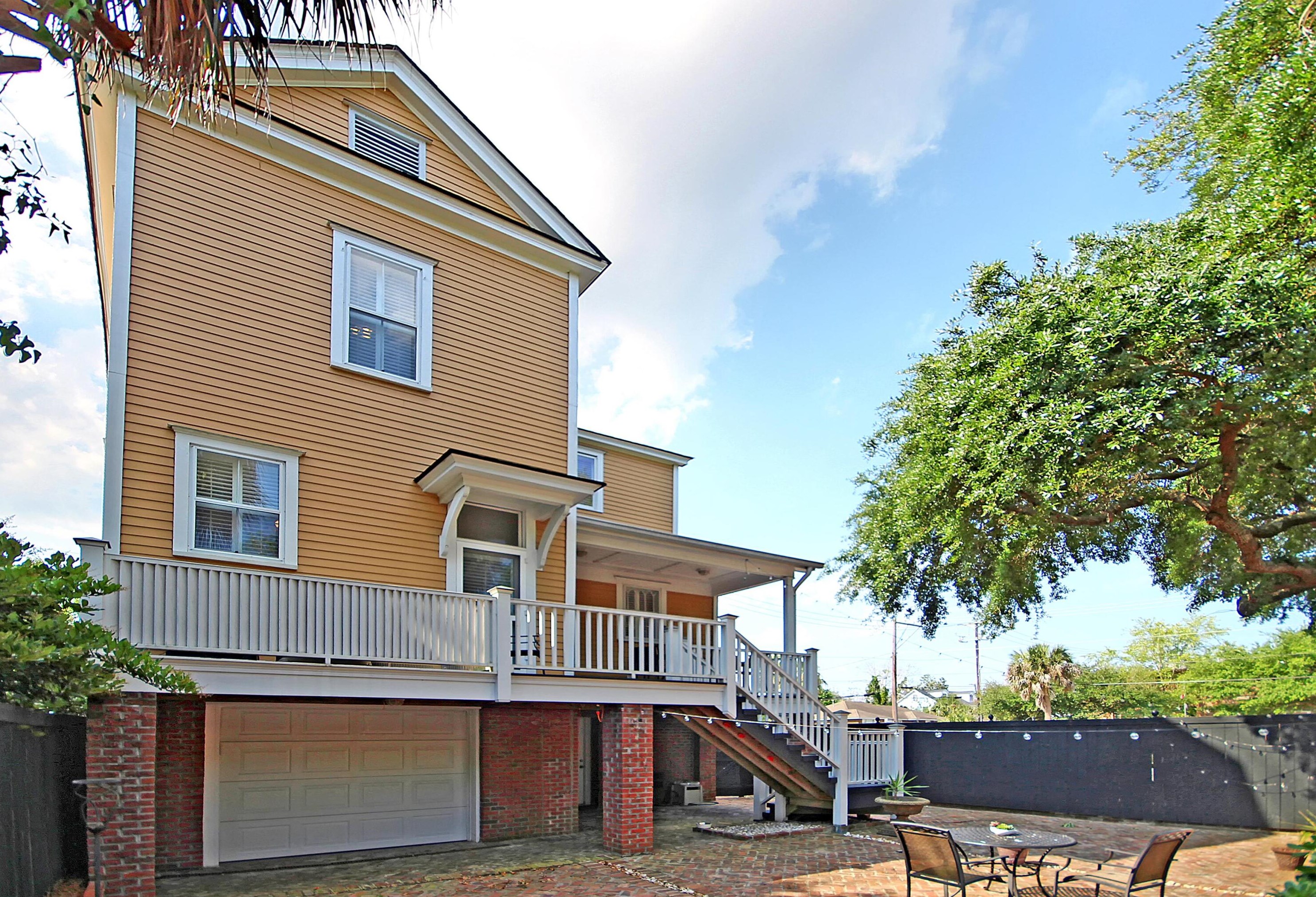 22 Bennett St, Charleston SC  29401-1108 exterior