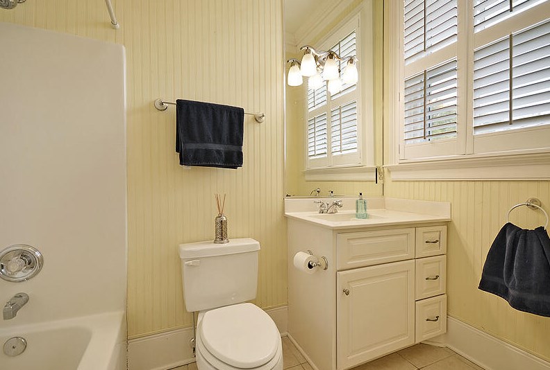 22 Bennett St, Charleston SC  29401-1108 exterior