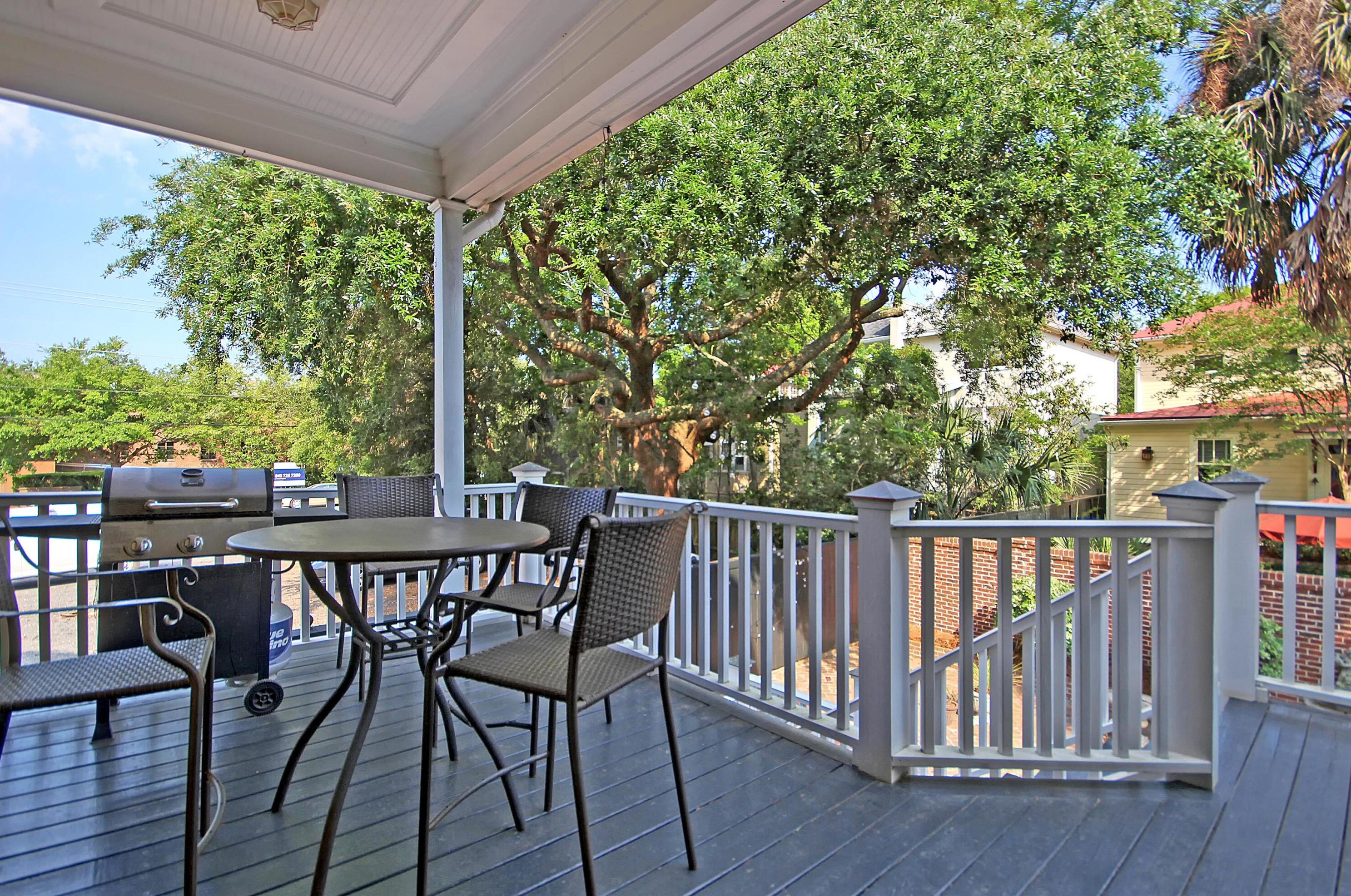 22 Bennett St, Charleston SC  29401-1108 exterior
