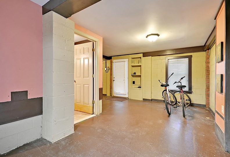 22 Bennett St, Charleston SC  29401-1108 exterior