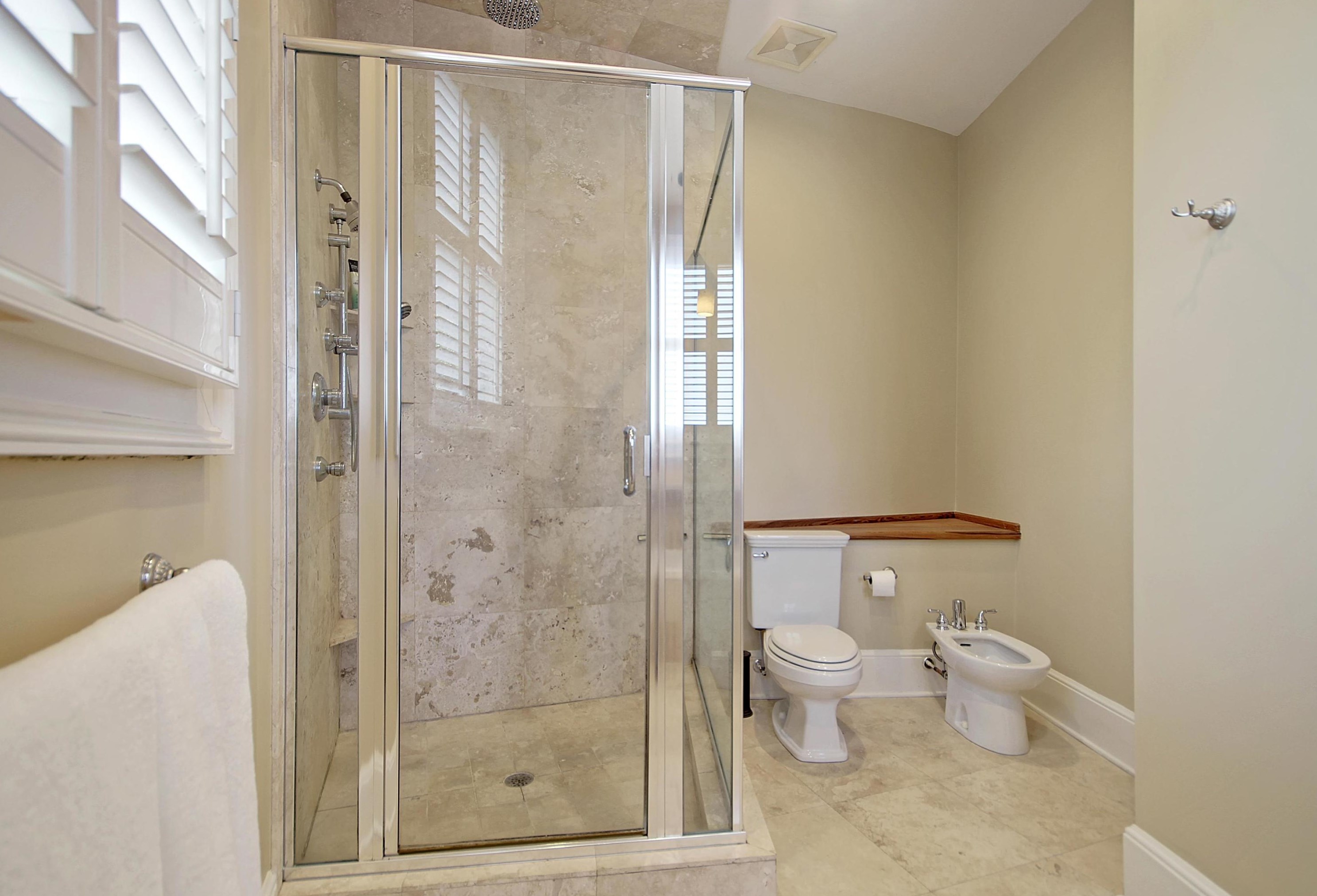 22 Bennett St, Charleston SC  29401-1108 exterior