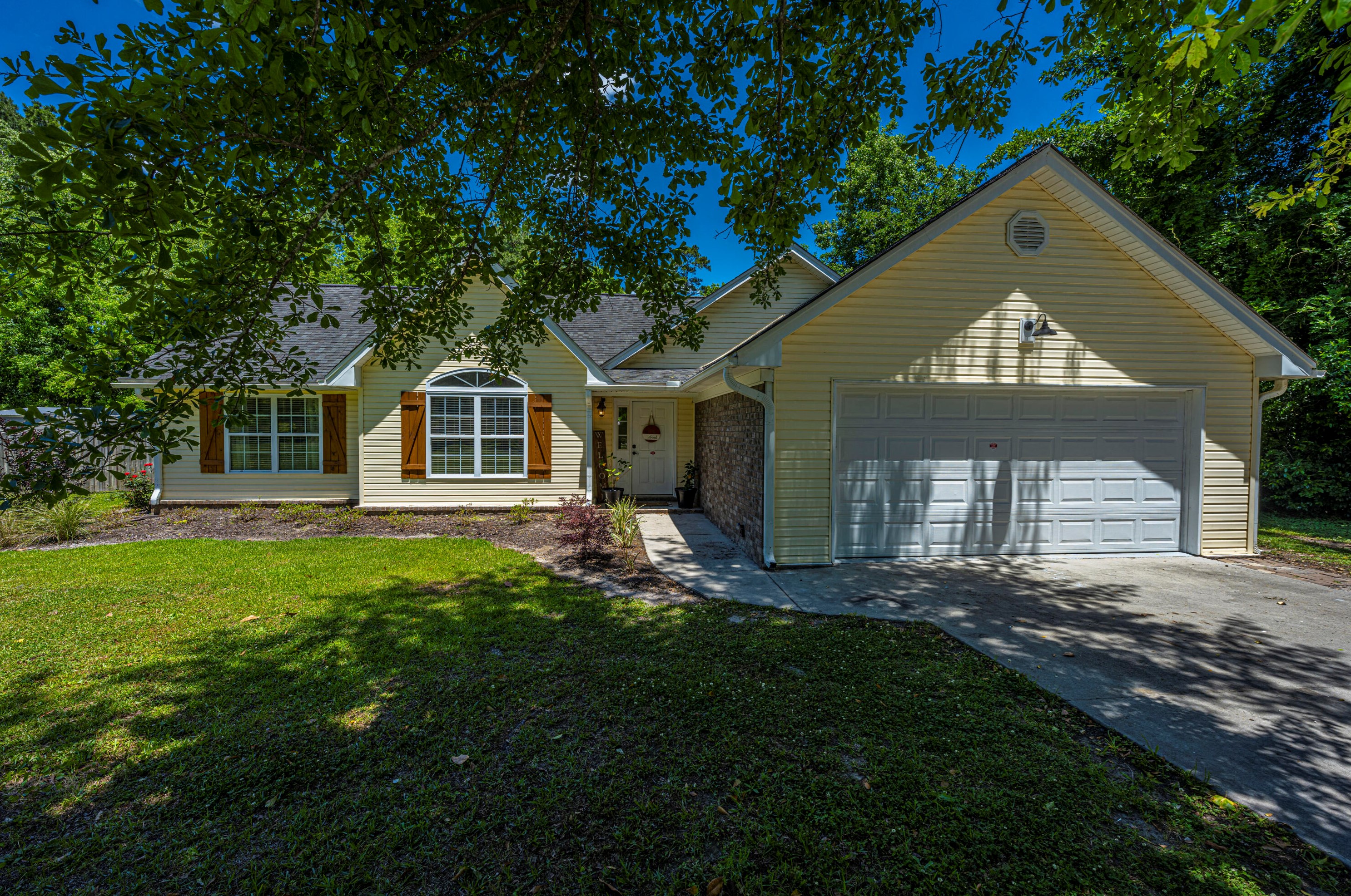 196 Embassy Dr, Summerville, SC 29483-9206