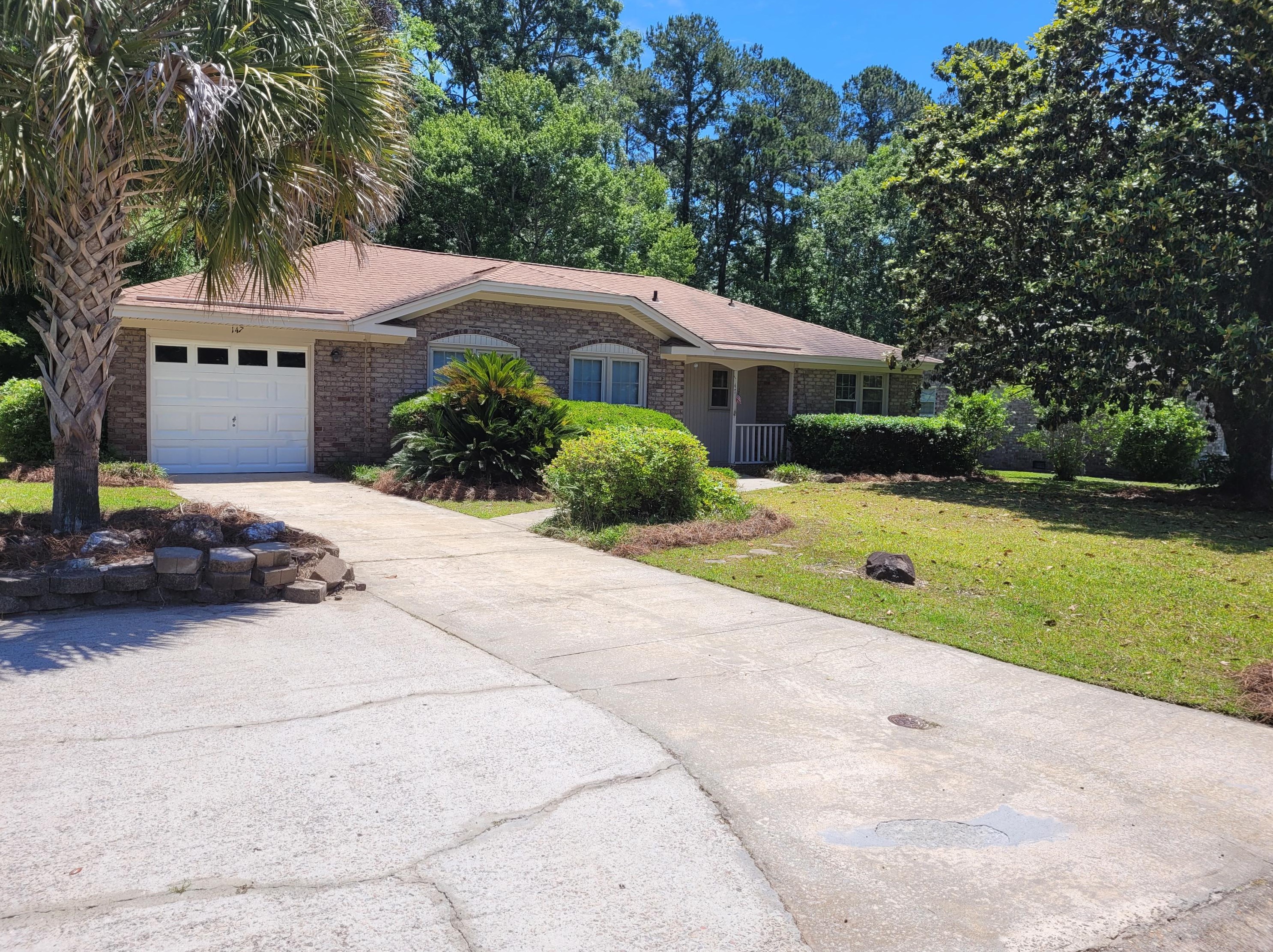 147 Foxborough Rd, Charleston, SC 29445-2764