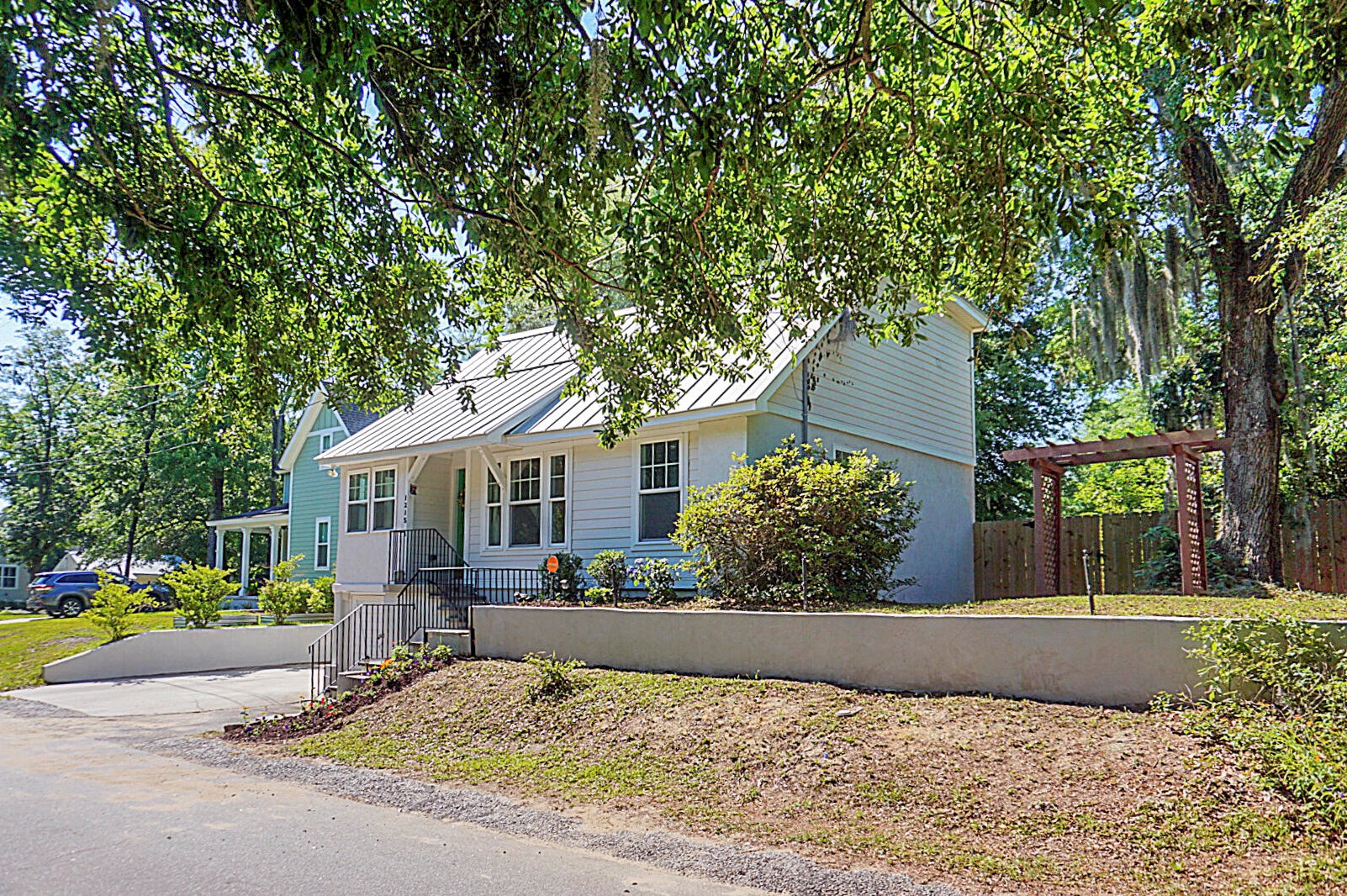 1215 Marigold St, Charleston, SC 29405-5233