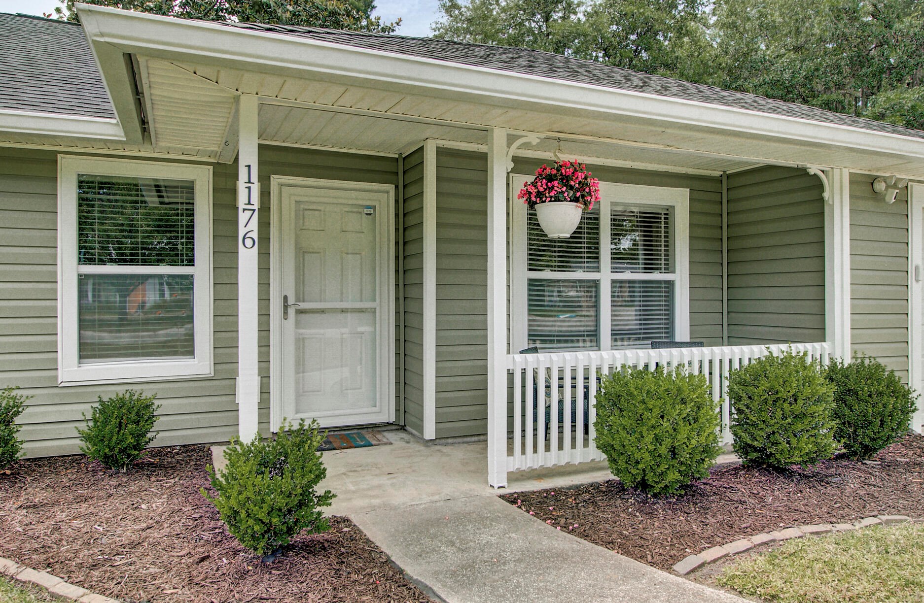 1176 Shoreham Rd, Charleston, SC 29412-9364