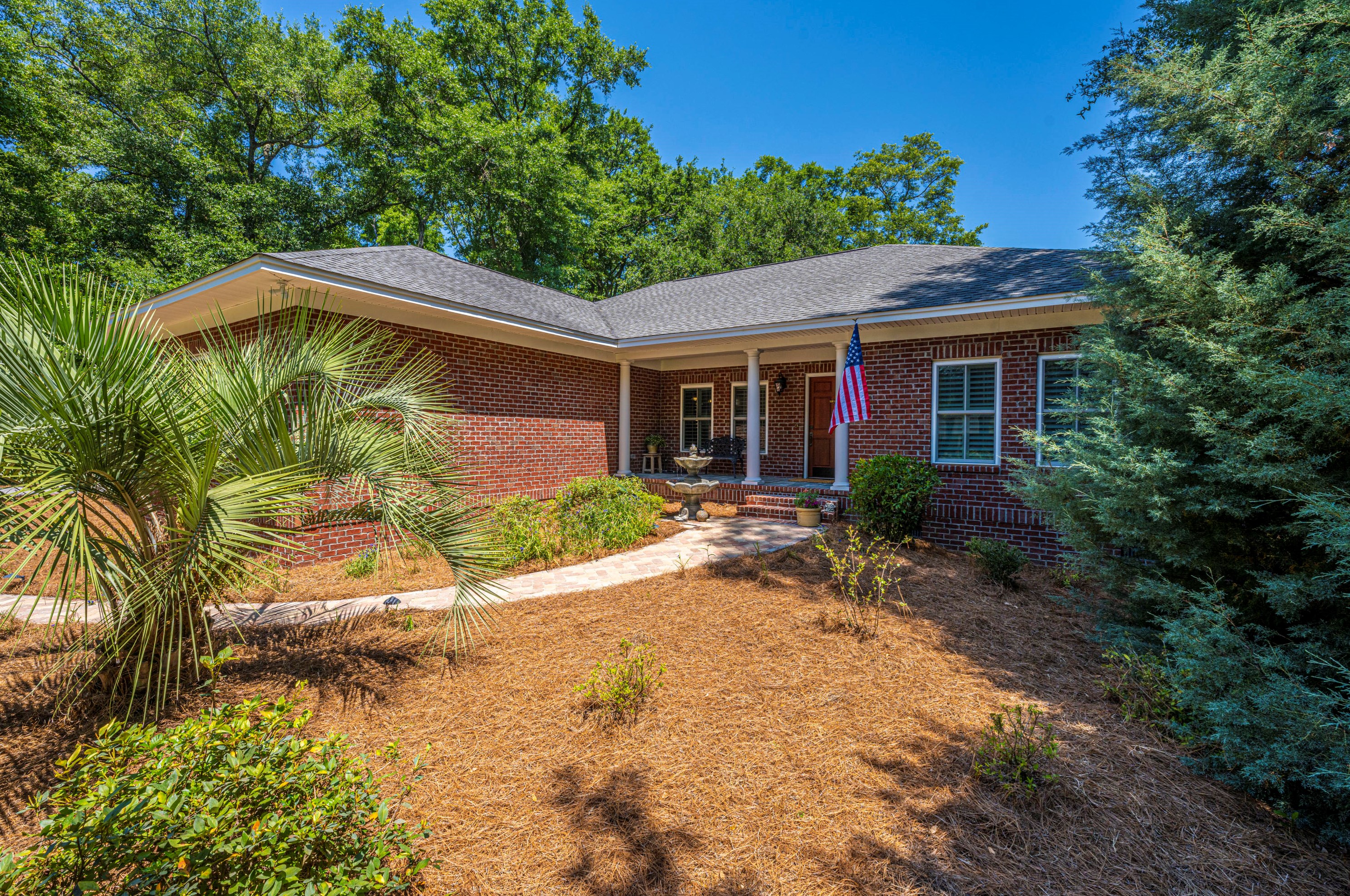 214 6th Ave, Mount Pleasant, SC 29464