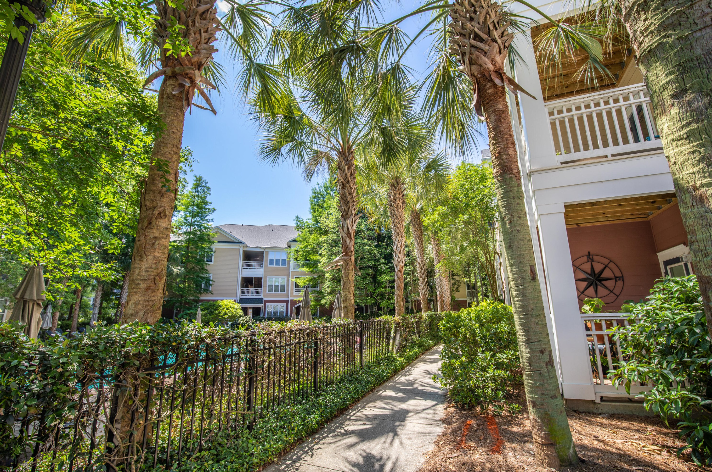 500 Bucksley Ln, Charleston SC  29492-8180 exterior